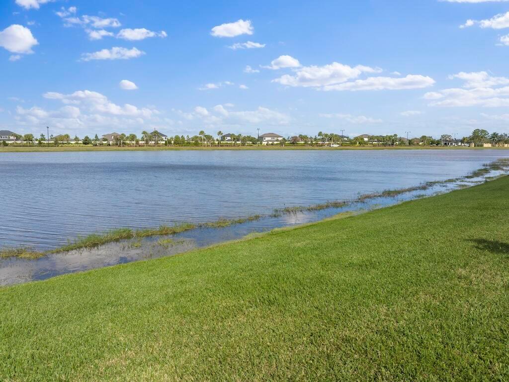 TRADITION PLAT NO 20 - TH - Residential Lease