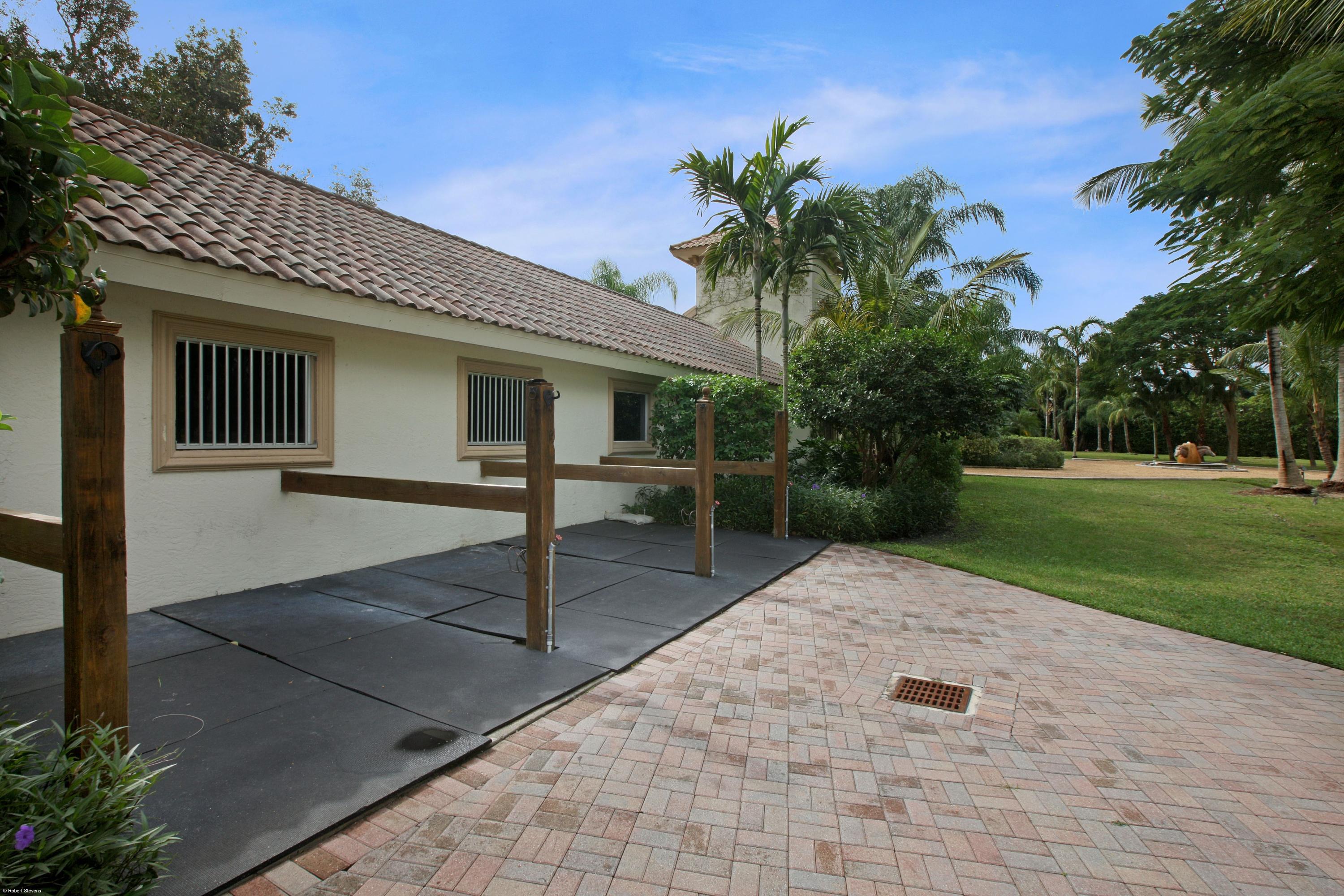 MALLET HILL OF WELLINGTON COUNTRYPLACE - Residential