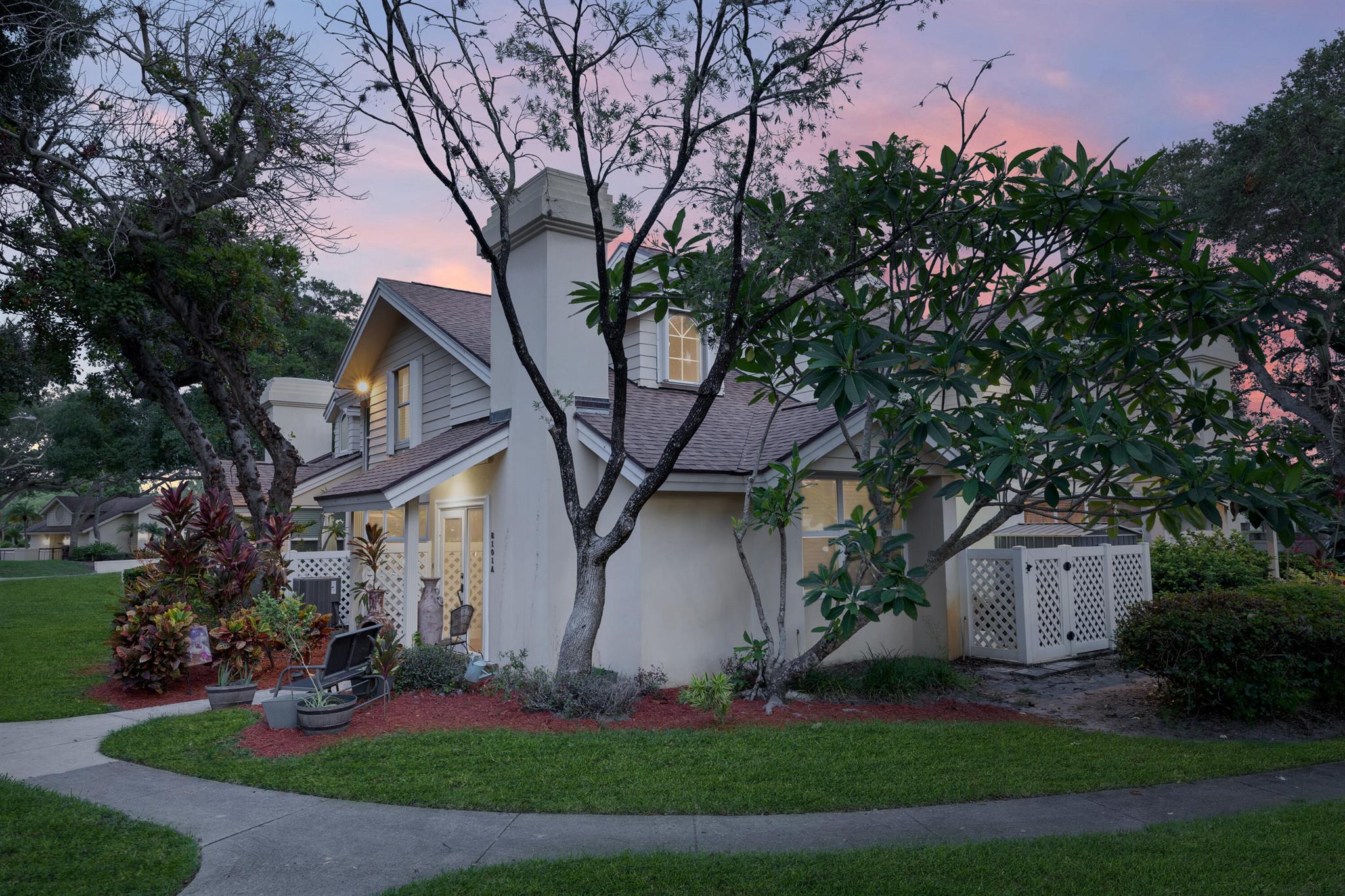 8101 Oakton Court 1a, Lake Clarke Shores, FL, 33406/$330,000 3 8101 Oakton Court 1a