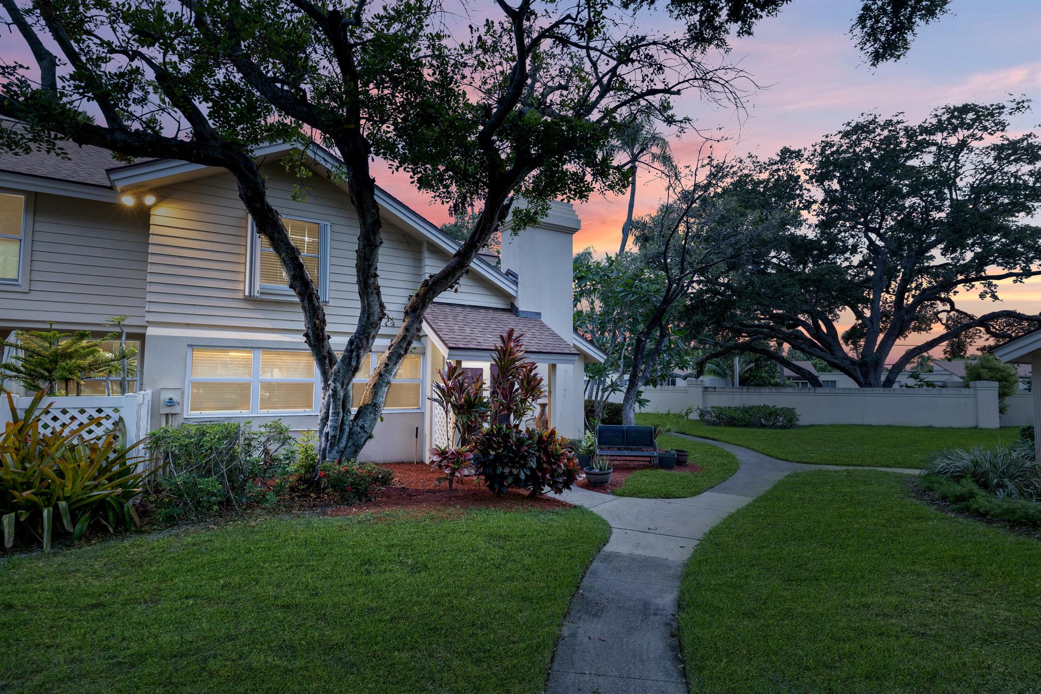 8101 Oakton Court 1a, Lake Clarke Shores, FL, 33406/$330,000 1 8101 Oakton Court 1a