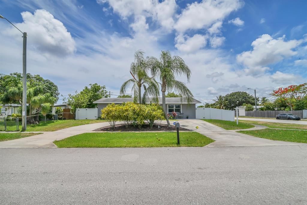 Photo of 3710 Gull Road, Palm Beach Gardens, FL 33410 (MLS # R10805102)