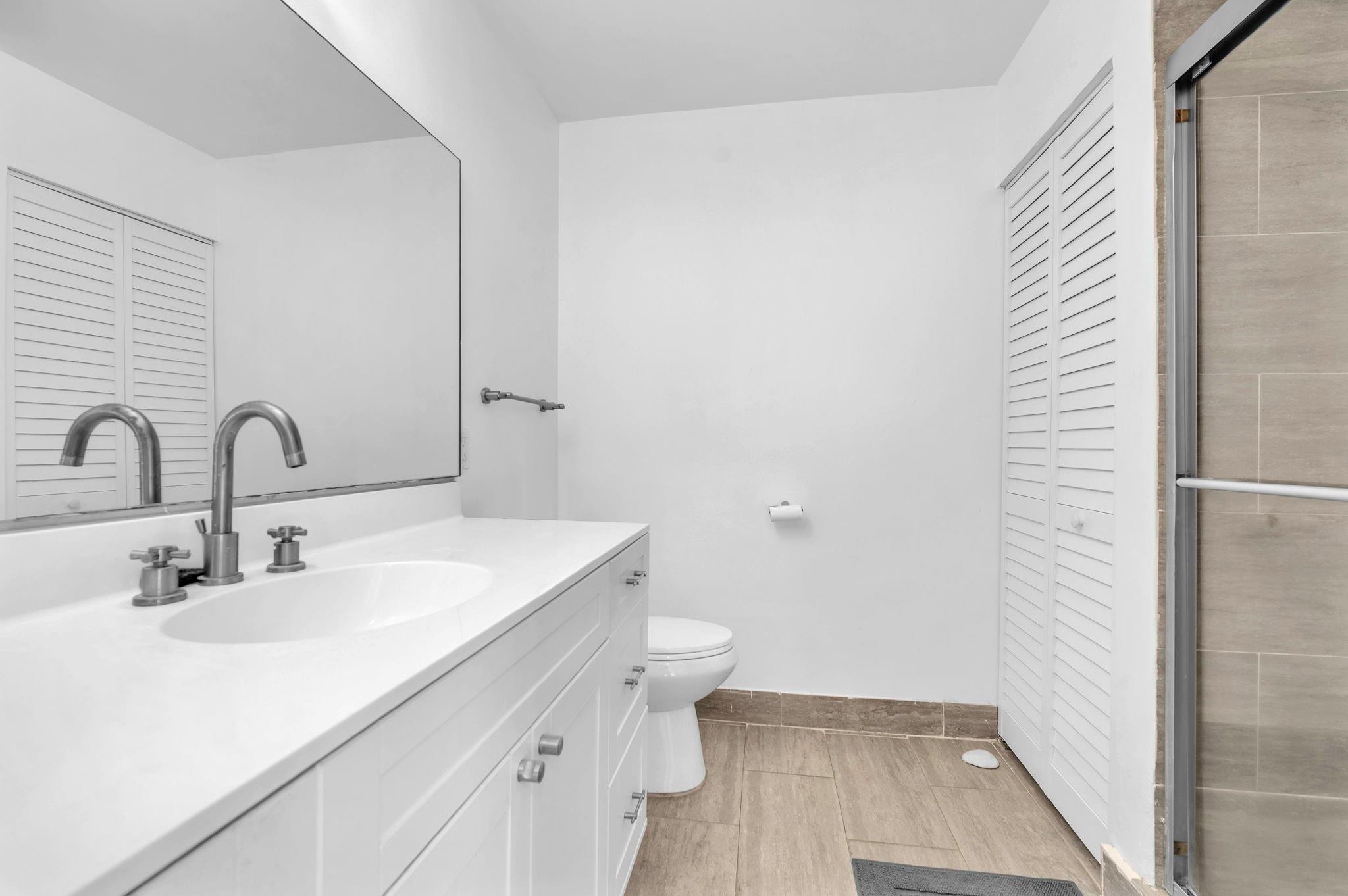 Family Twnhs Of The Lakes - Residential Lease