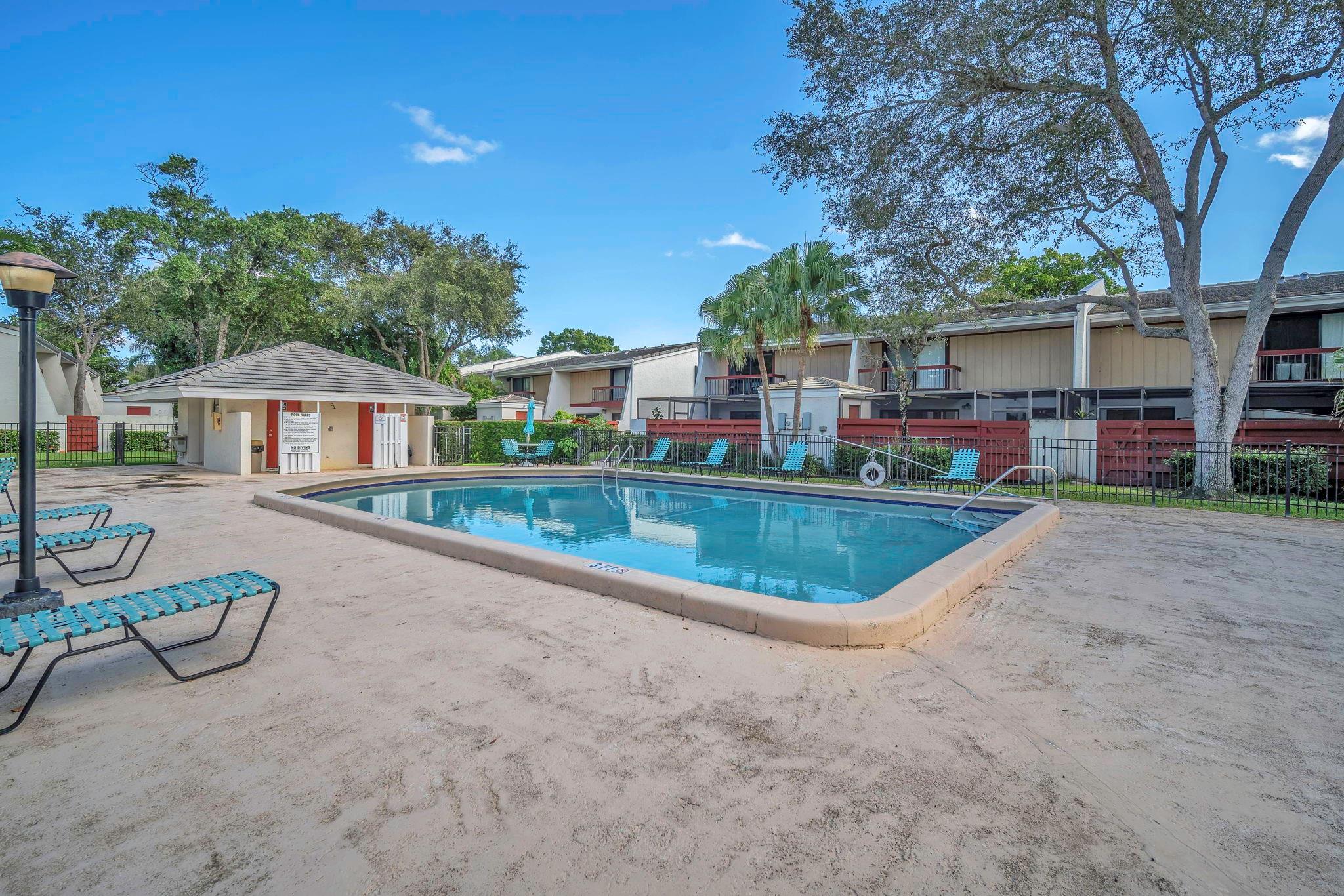 Family Twnhs Of The Lakes - Residential Lease