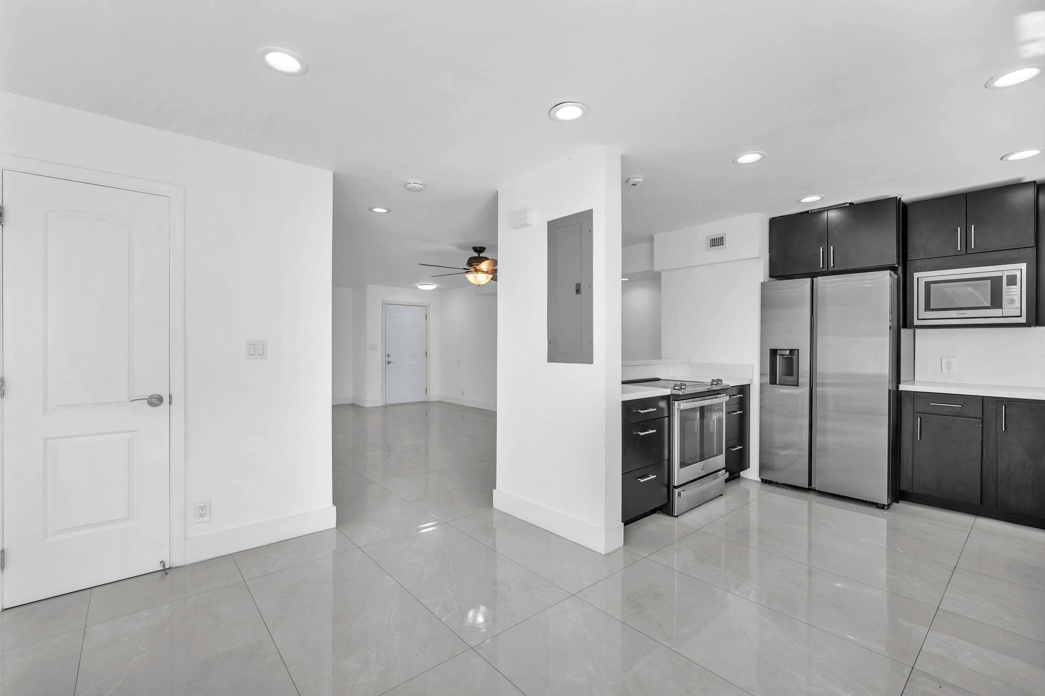 Family Twnhs Of The Lakes - Residential Lease