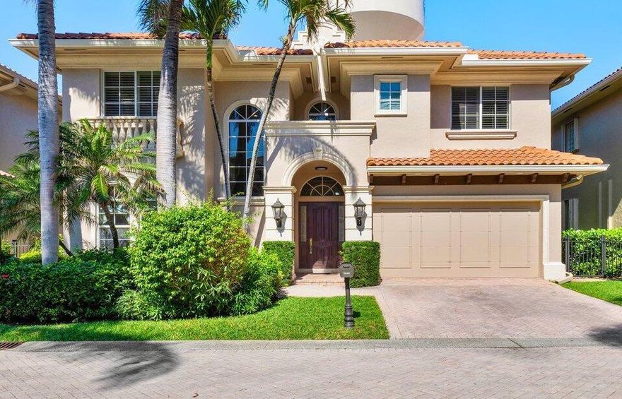 Beautiful home to entertain for the holidays!Private beach access and pool. 100% turnkey!