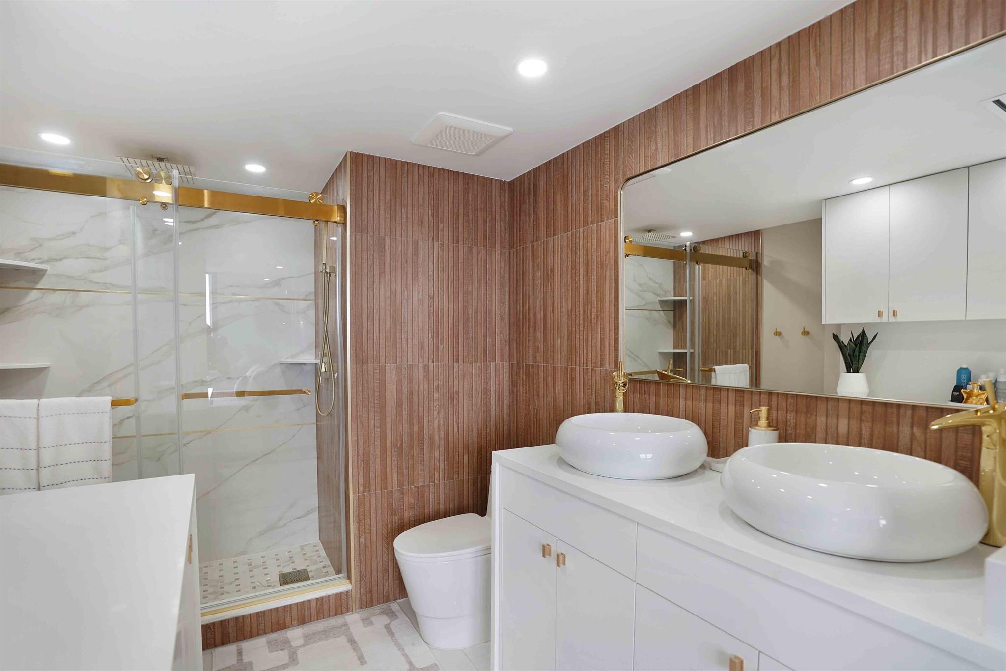 DUNES TOWERS COND A & B 15-42-43, PART OF GOV LOT - Residential