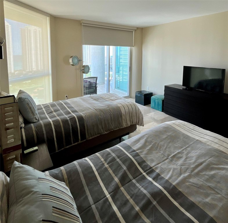 OCEANIA V - Residential