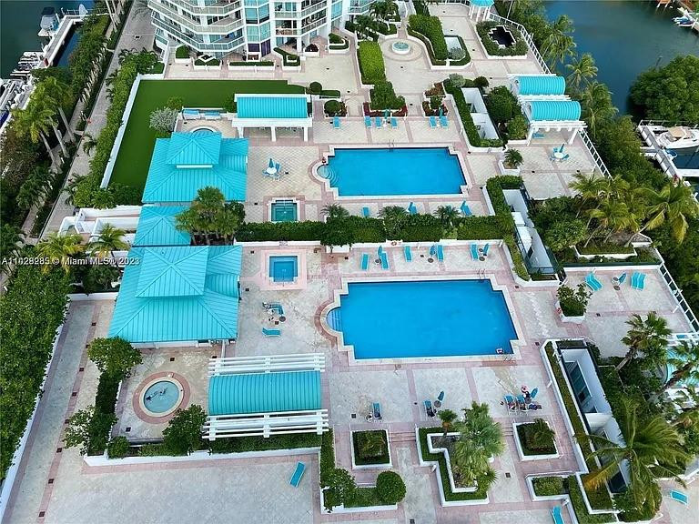 OCEANIA V - Residential