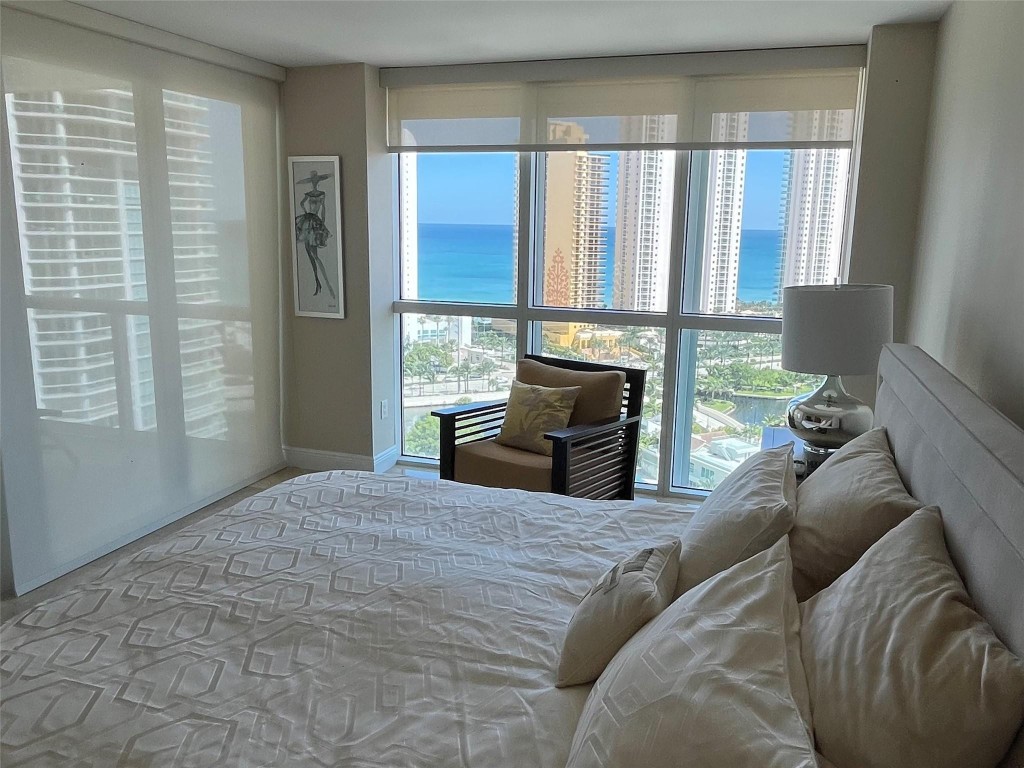 OCEANIA V - Residential