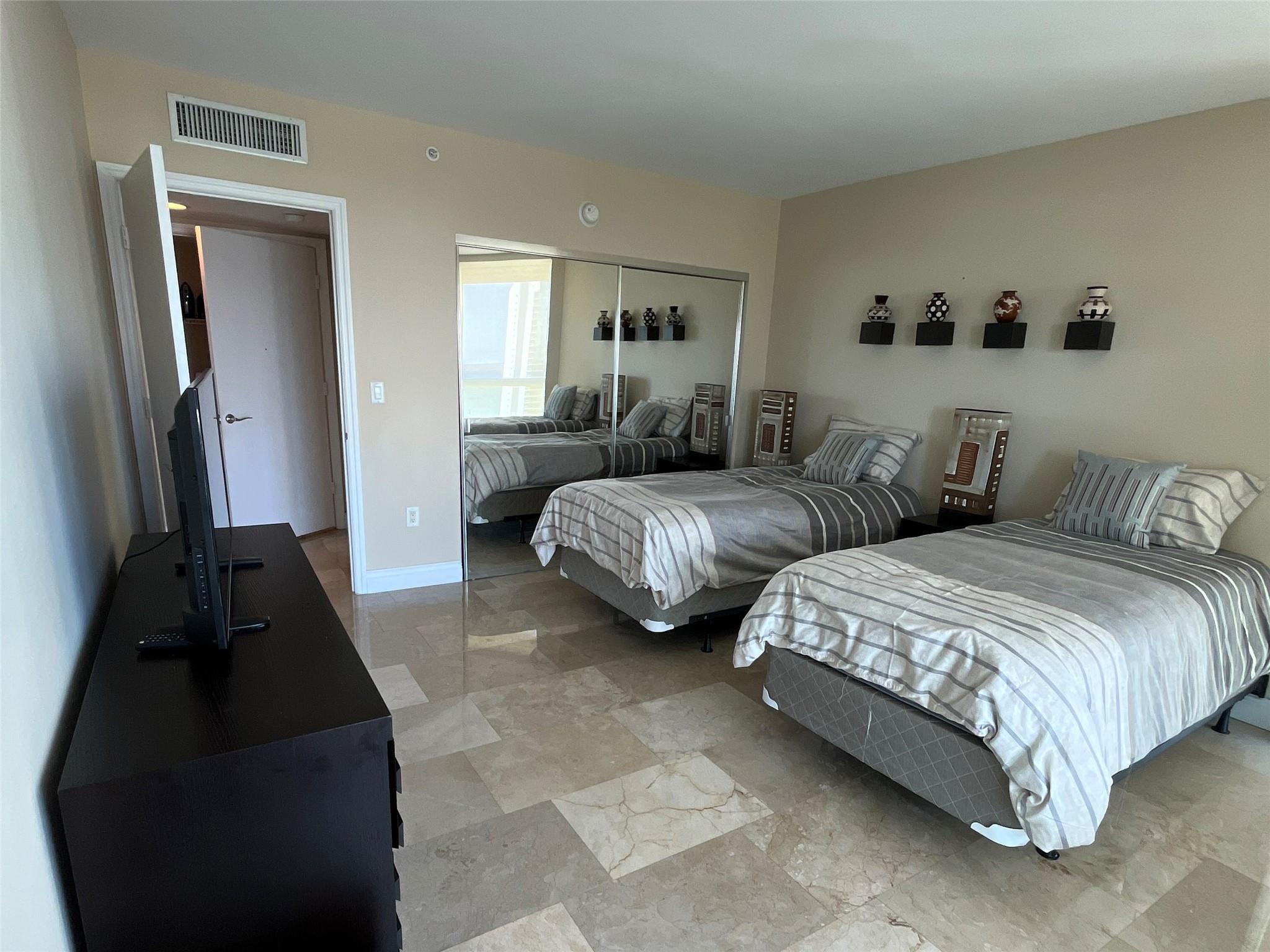 OCEANIA V - Residential