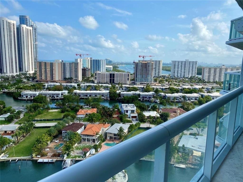 OCEANIA V - Residential