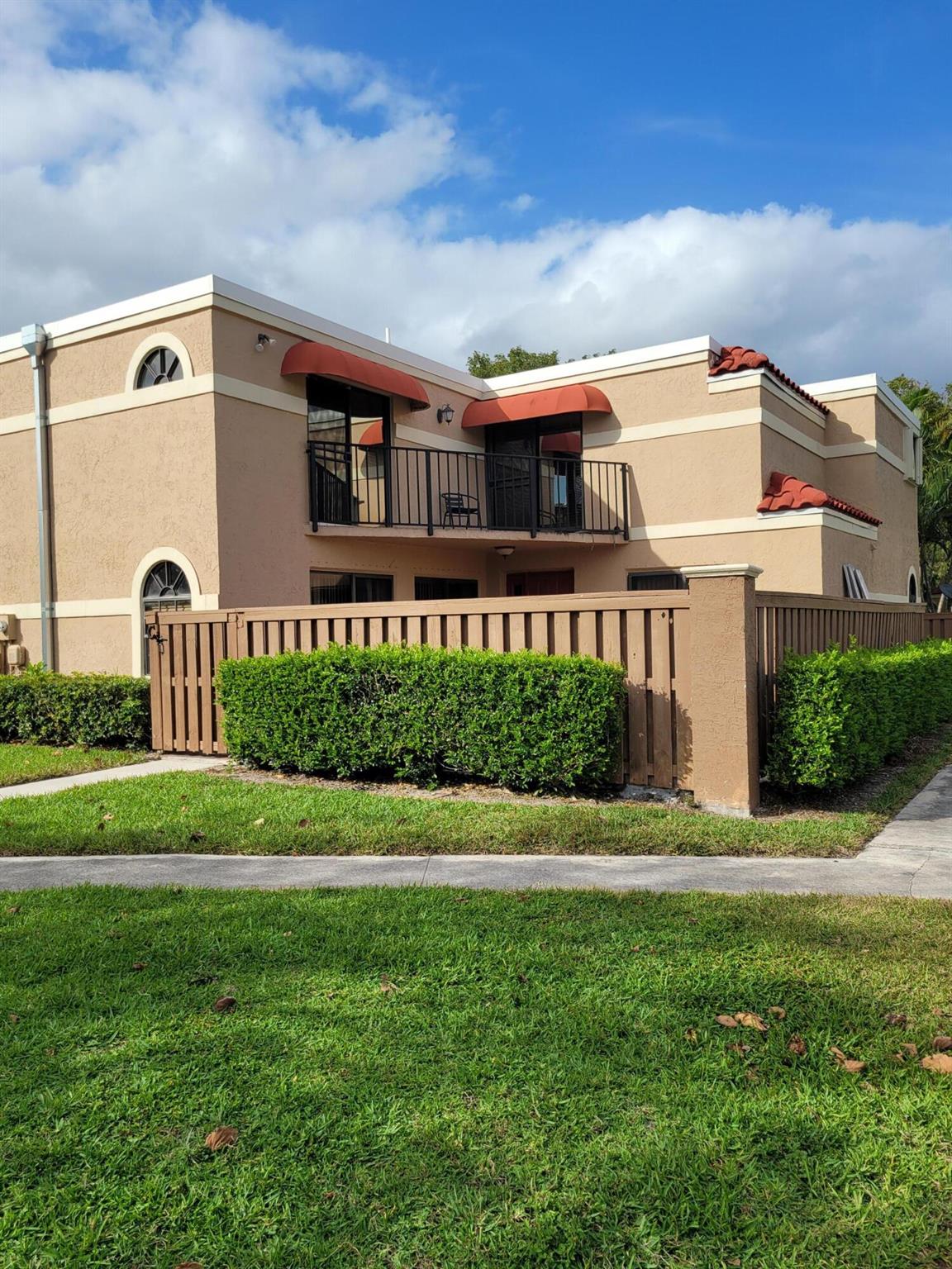 Beautifully updated 3/3 with private gated courtyard overlooking the lake. Carpet will be replaced before move-in.Banyan Lake has a full array of amenities including pool, hot tub, tennis court, fitness center, clubhouse with party room and on-site manager, tot-lot, walking trail and a beautiful 4-acre lake.