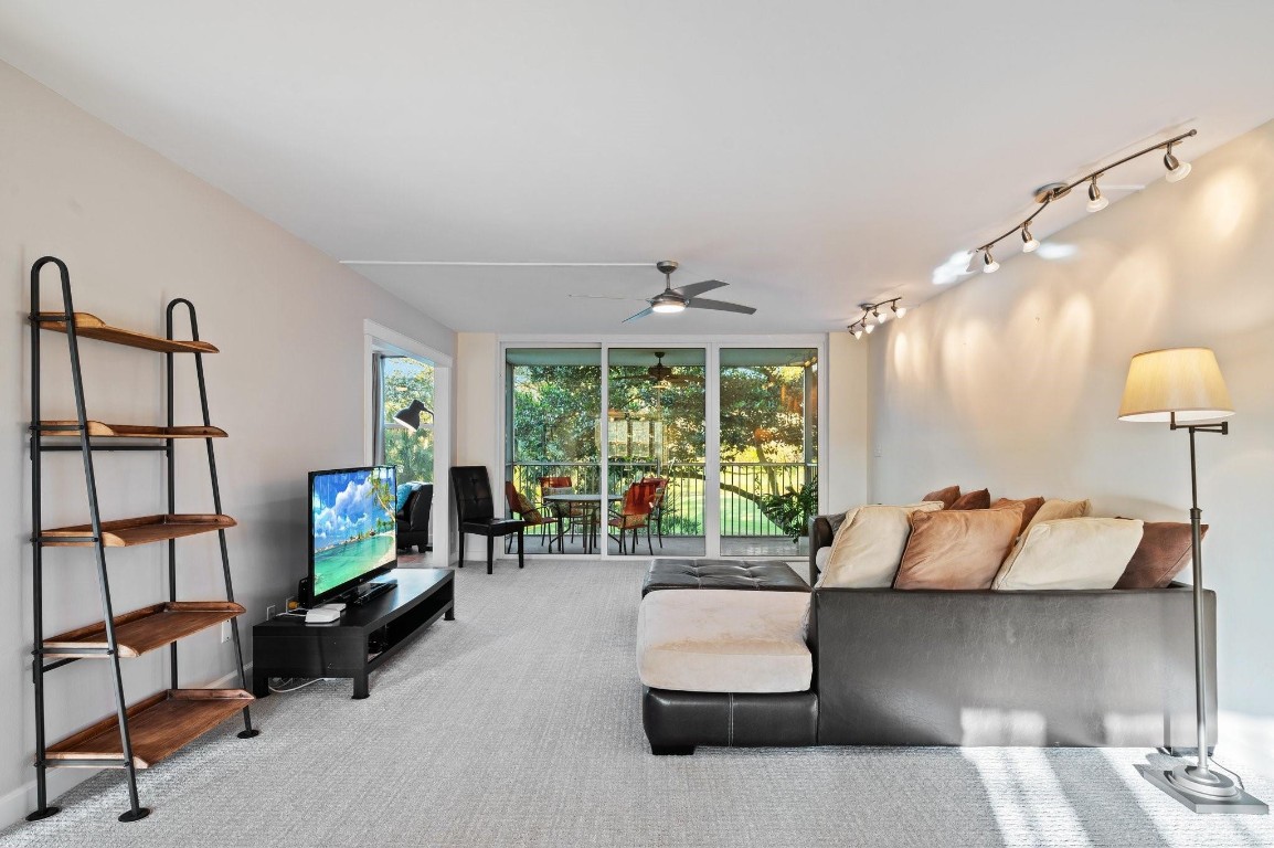 3900 Oaks Clubhouse Drive 310