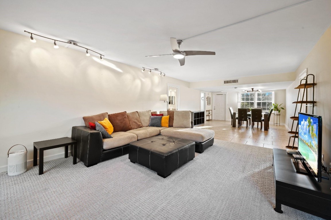 3900 Oaks Clubhouse Drive 310