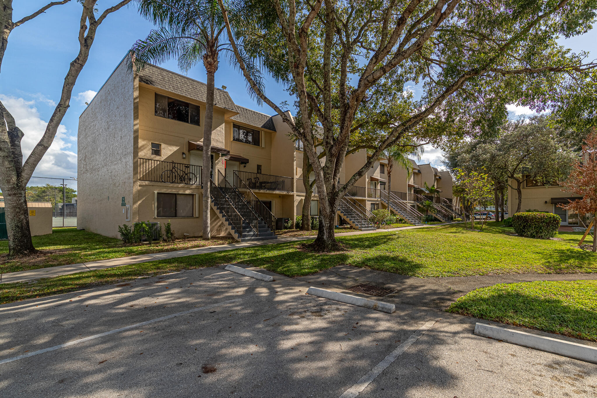 RACQUET CLUB OF DEER CREEK - Residential Lease