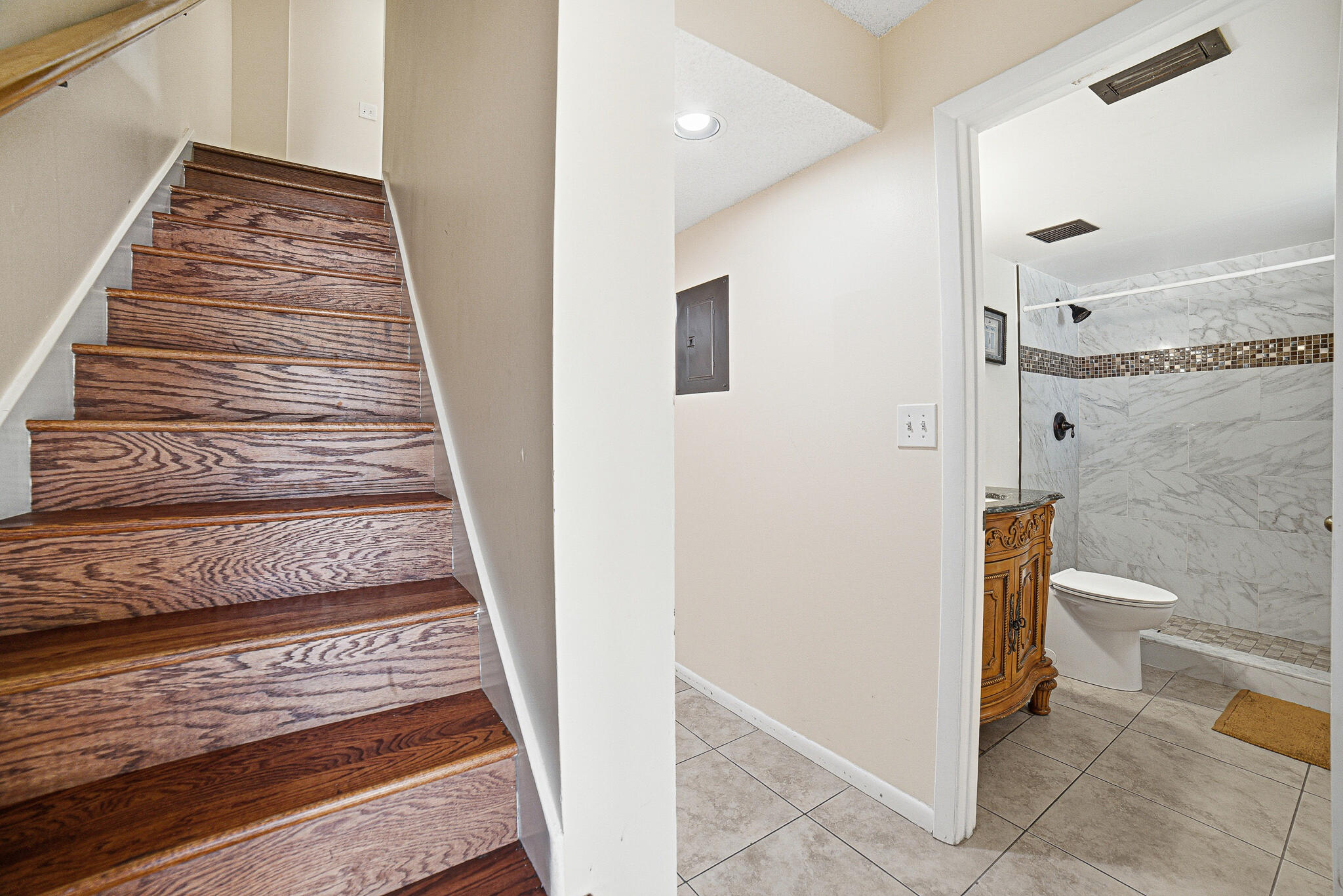 RACQUET CLUB OF DEER CREEK - Residential Lease