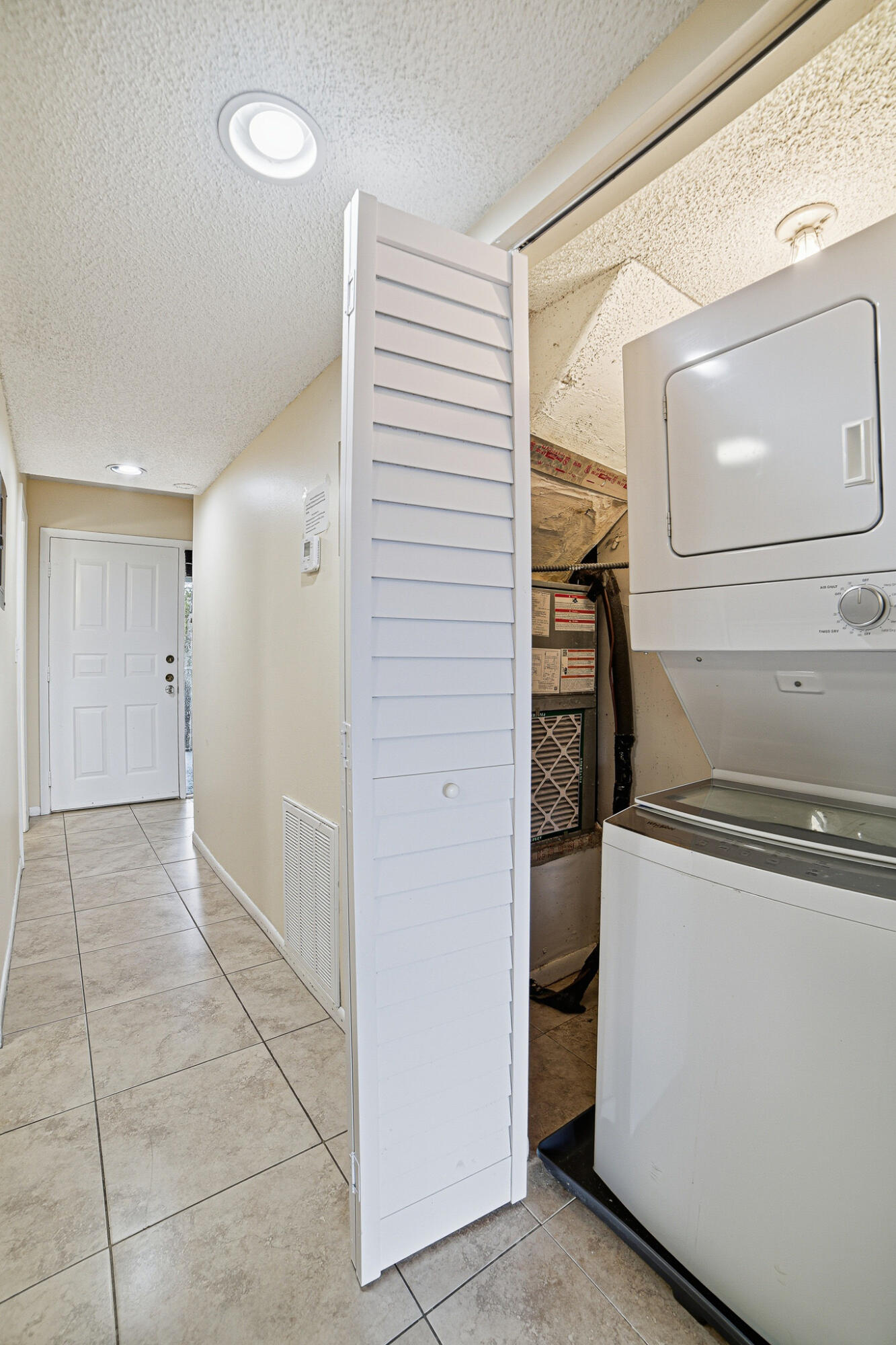 RACQUET CLUB OF DEER CREEK - Residential Lease