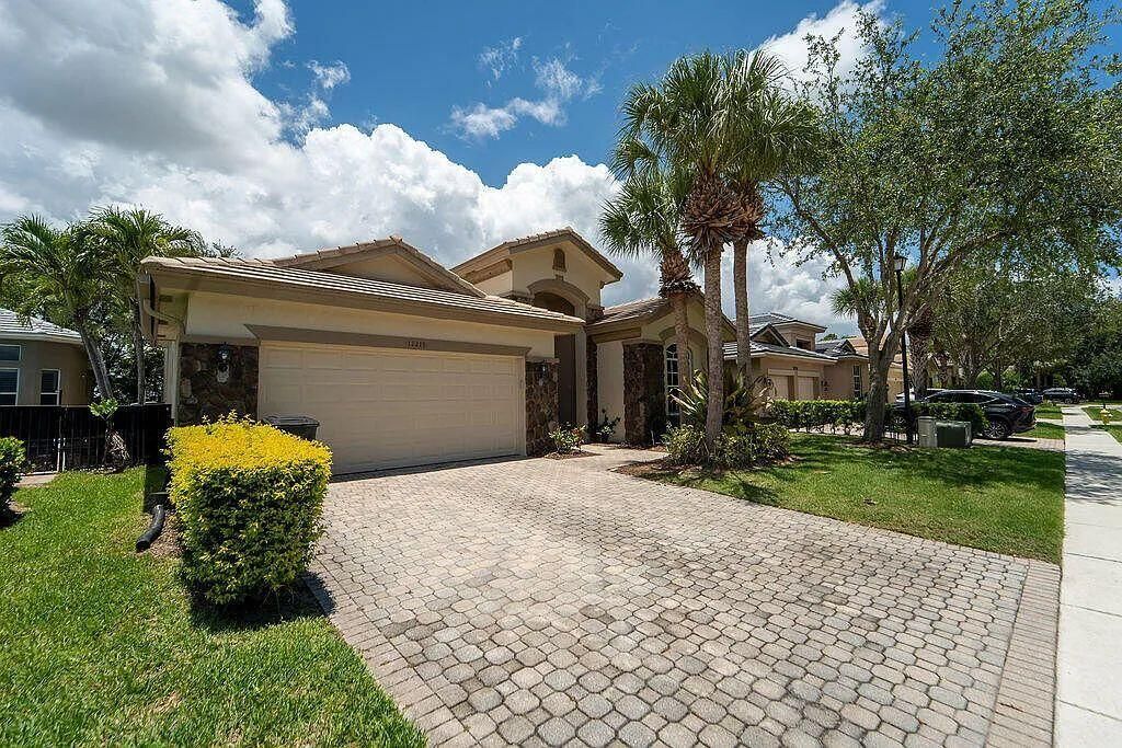 Photo of 11218 Osprey Lake Lane, Palm Beach Gardens, FL 33412 (MLS # R11156668)