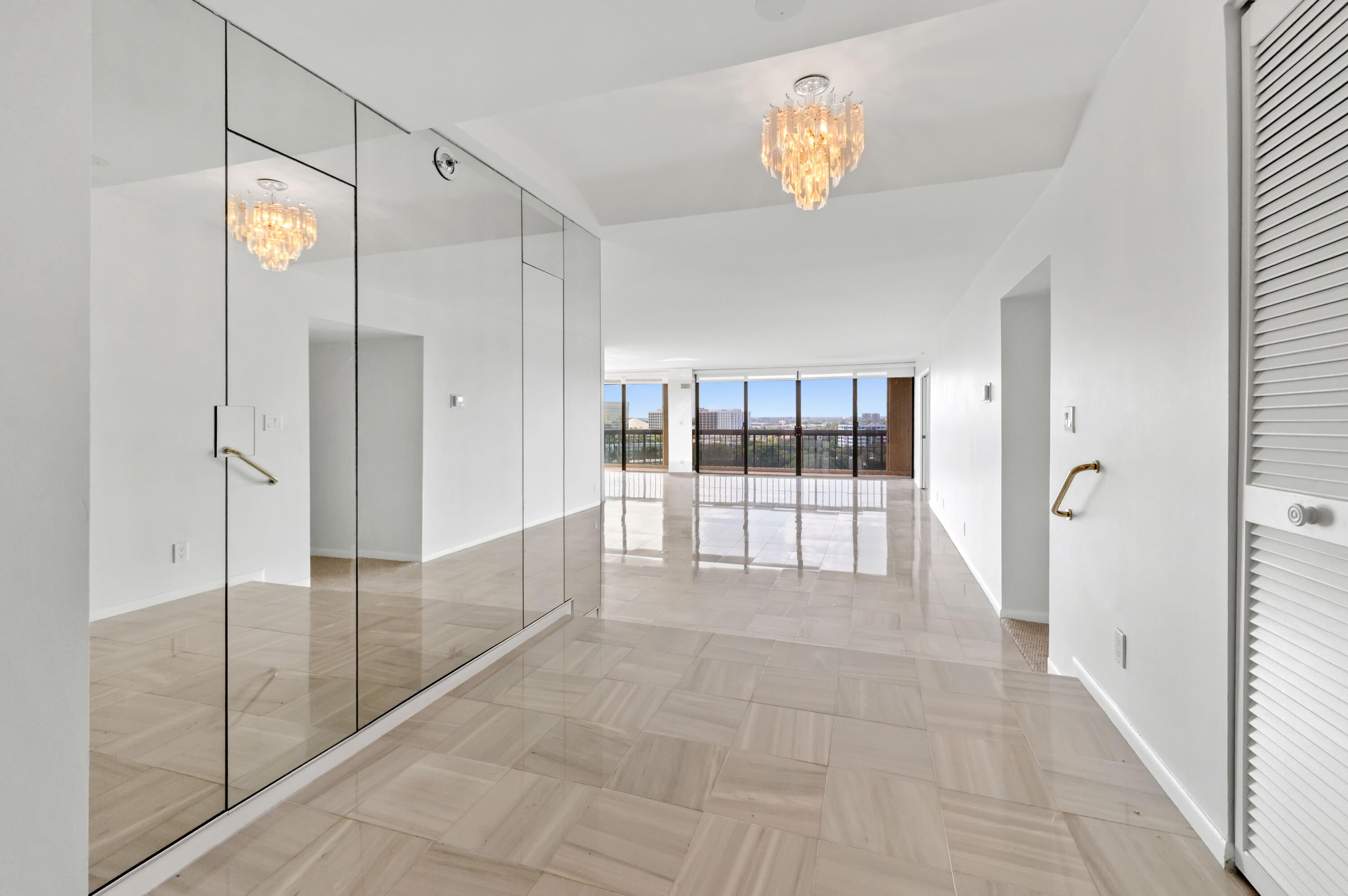1900 Consulate Place 1004
