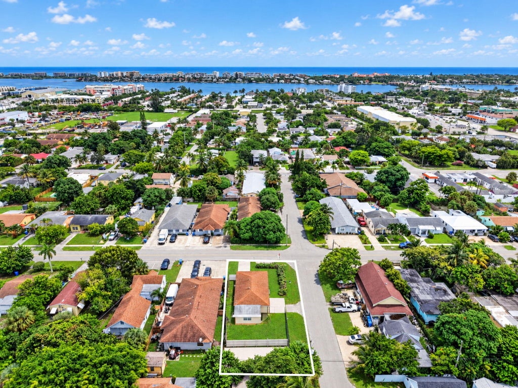 Photo of 603 N Broadway, Lantana, FL 33462 (MLS # B26077902)