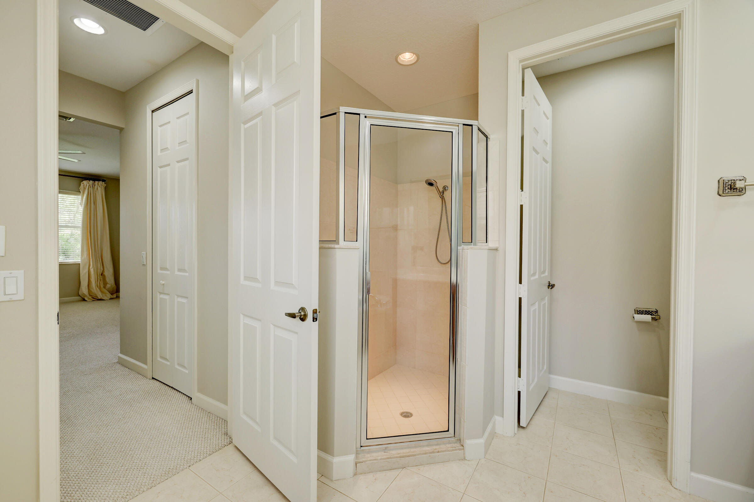 LAKES AT PGA VILLAGE - Residential Lease