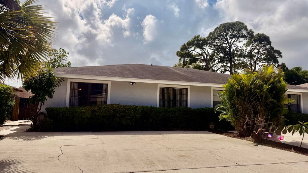 Photo of 9121 E Highland Pines Drive, Palm Beach Gardens, FL 33418 (MLS # B26034699)