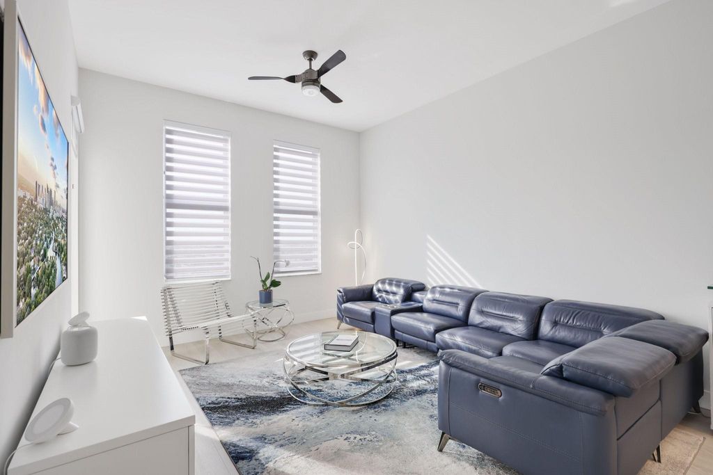 Photo of 511 SE 5th Ave #2412, Fort Lauderdale, FL 33301 (MLS # F10541526)