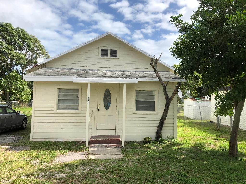 Photo of 1610 N 14th Street, Fort Pierce, FL 34950 (MLS # R10944027)
