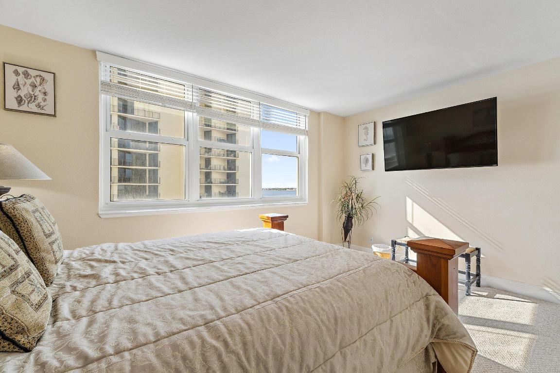 AQUARIUS CONDO - Residential Lease