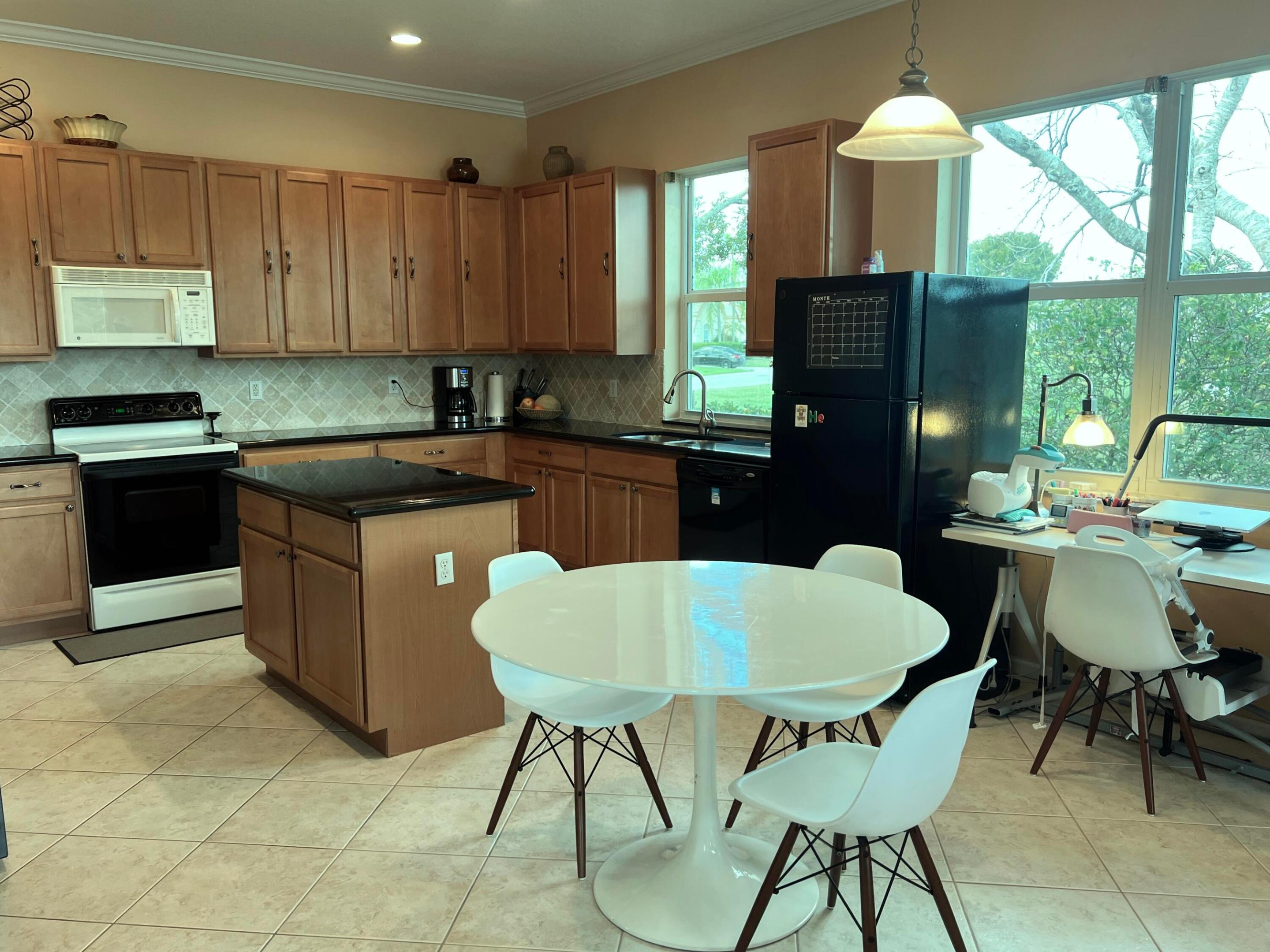 ANDROS ISLE - Residential