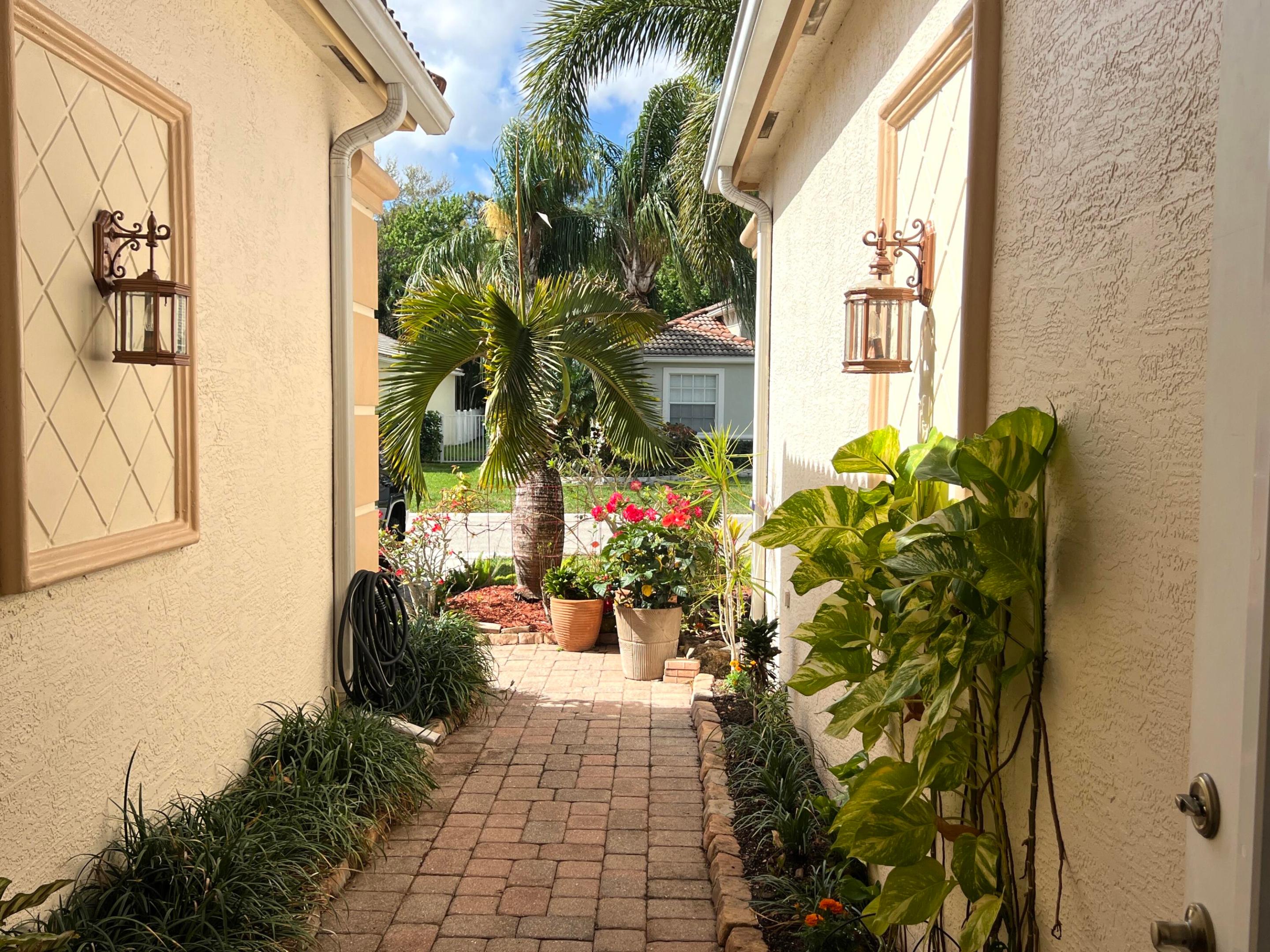 ANDROS ISLE - Residential