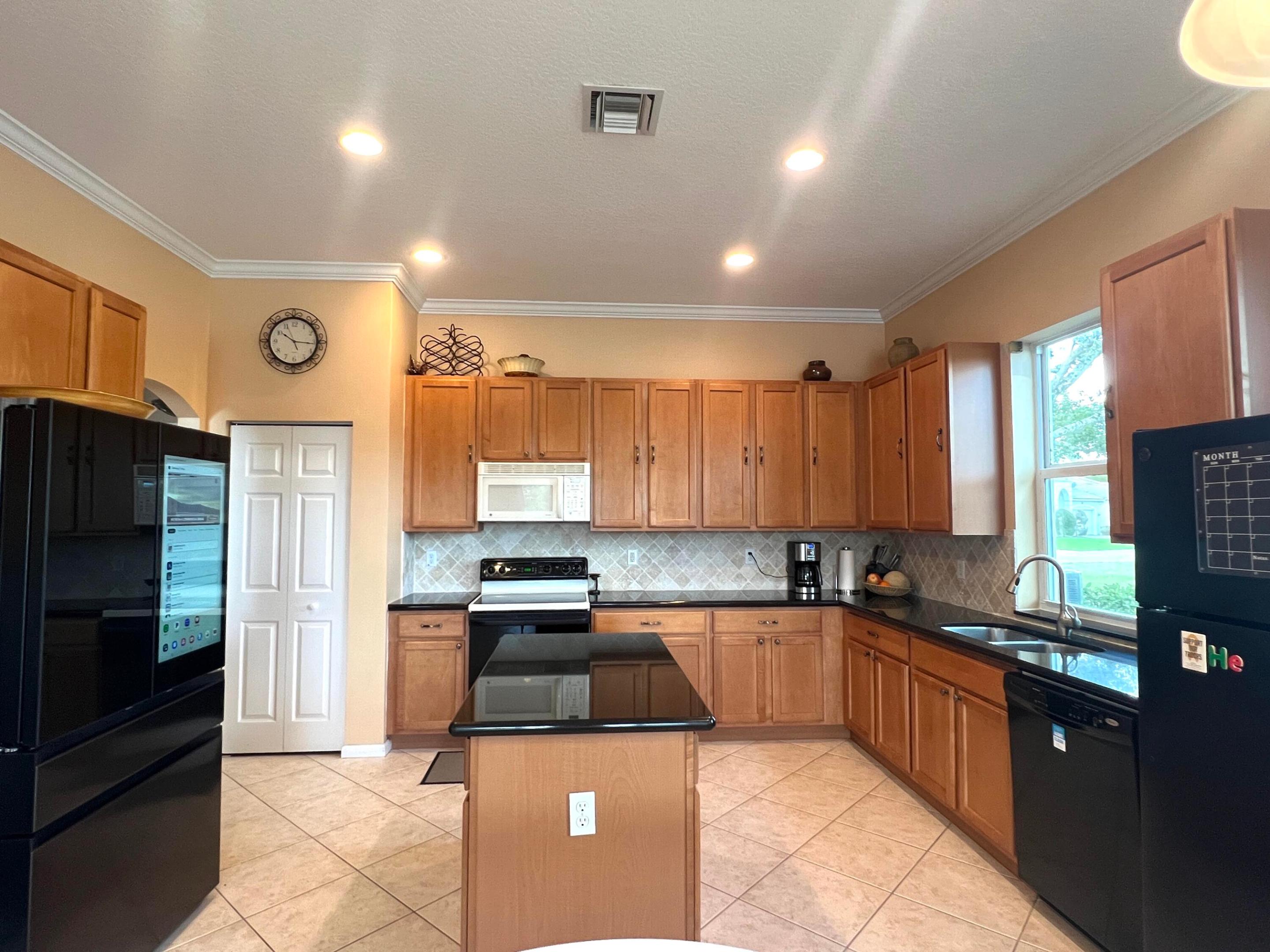 ANDROS ISLE - Residential