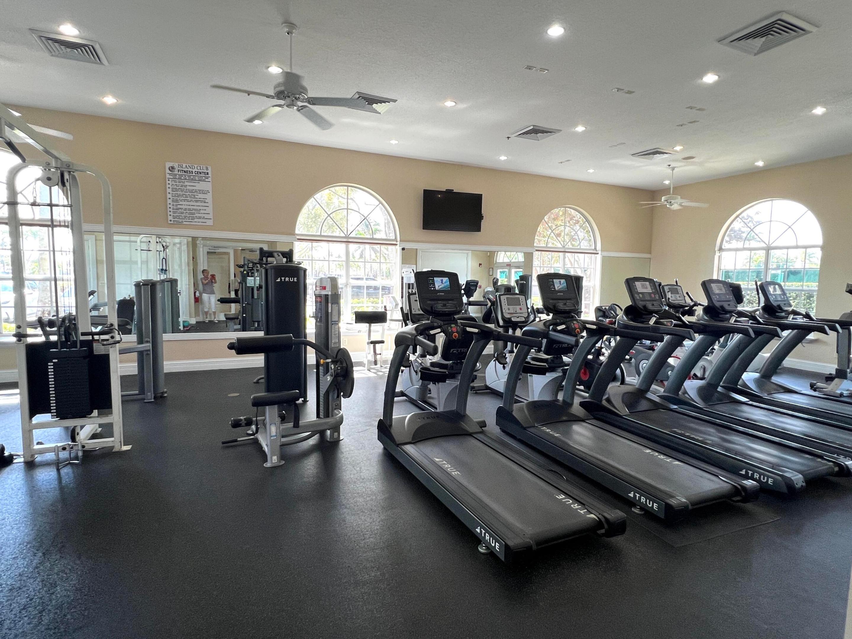 ANDROS ISLE - Residential