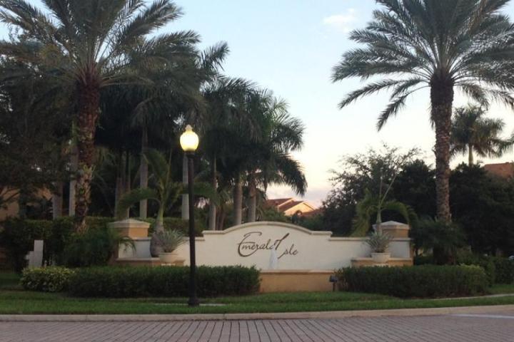 Cute like a button 2 bedrooms, 1 bathroom and 1 car garage, all tile floor, freshly painted in a desirable gated community that offers a lot of amenities, come see this condo, fall in love with it and call it home Water is included