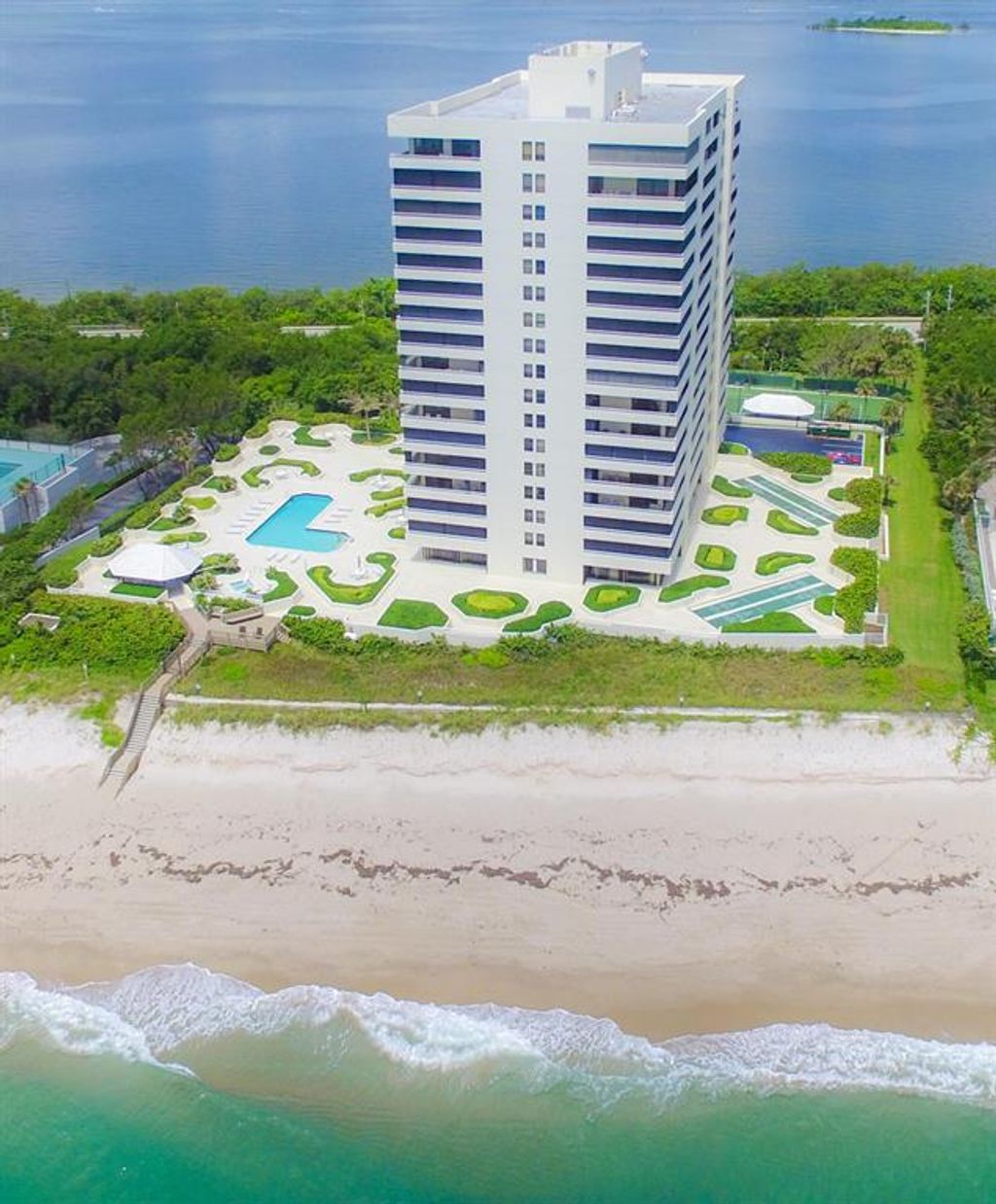 Photo of 5280 N Ocean Drive #3e, Riviera Beach, FL 33404 (MLS # R10735321)