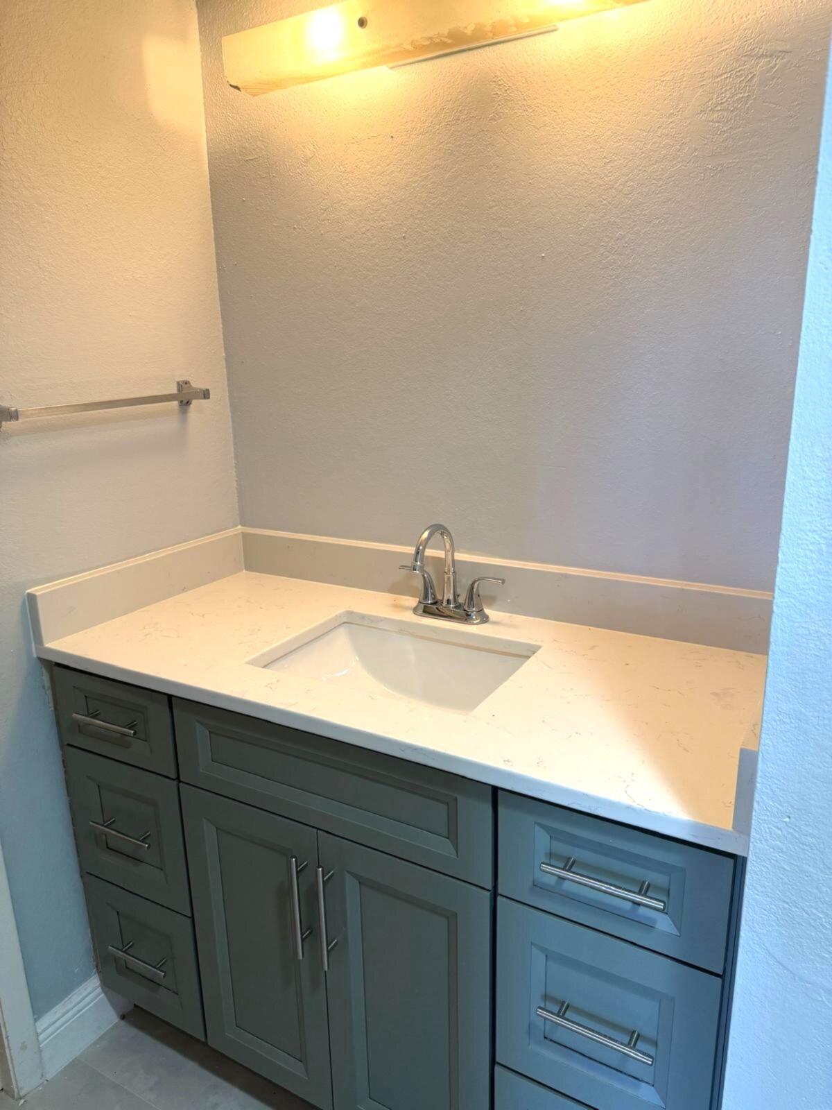 MIDPORT PLACE II, A CONDOMINIUM - Residential Lease