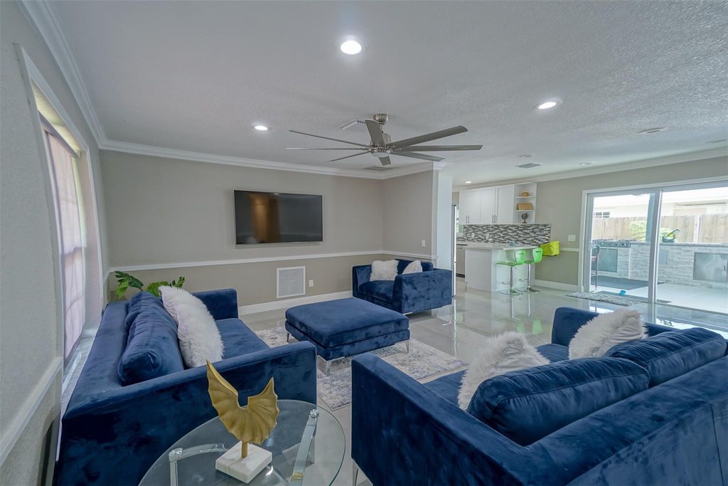 Photo of 2760 SW 11th Street, Boynton Beach, FL 33426 (MLS # F10431177)