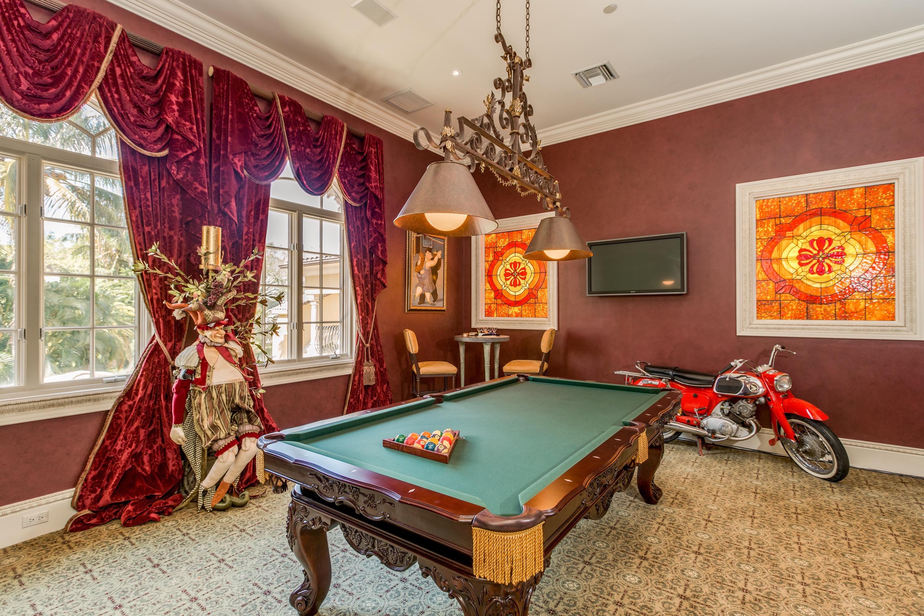 MIZNER LAKE ESTATES - Residential