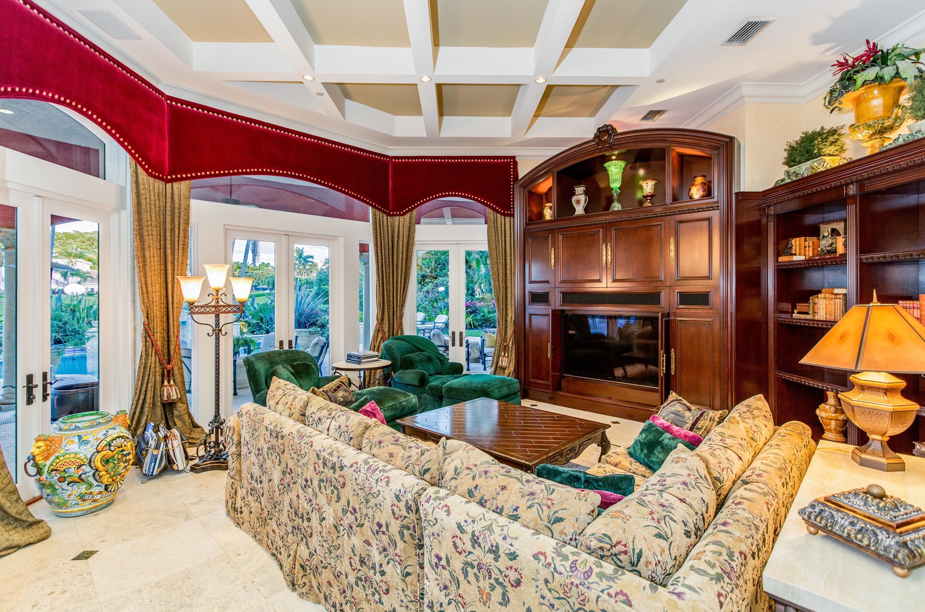 MIZNER LAKE ESTATES - Residential