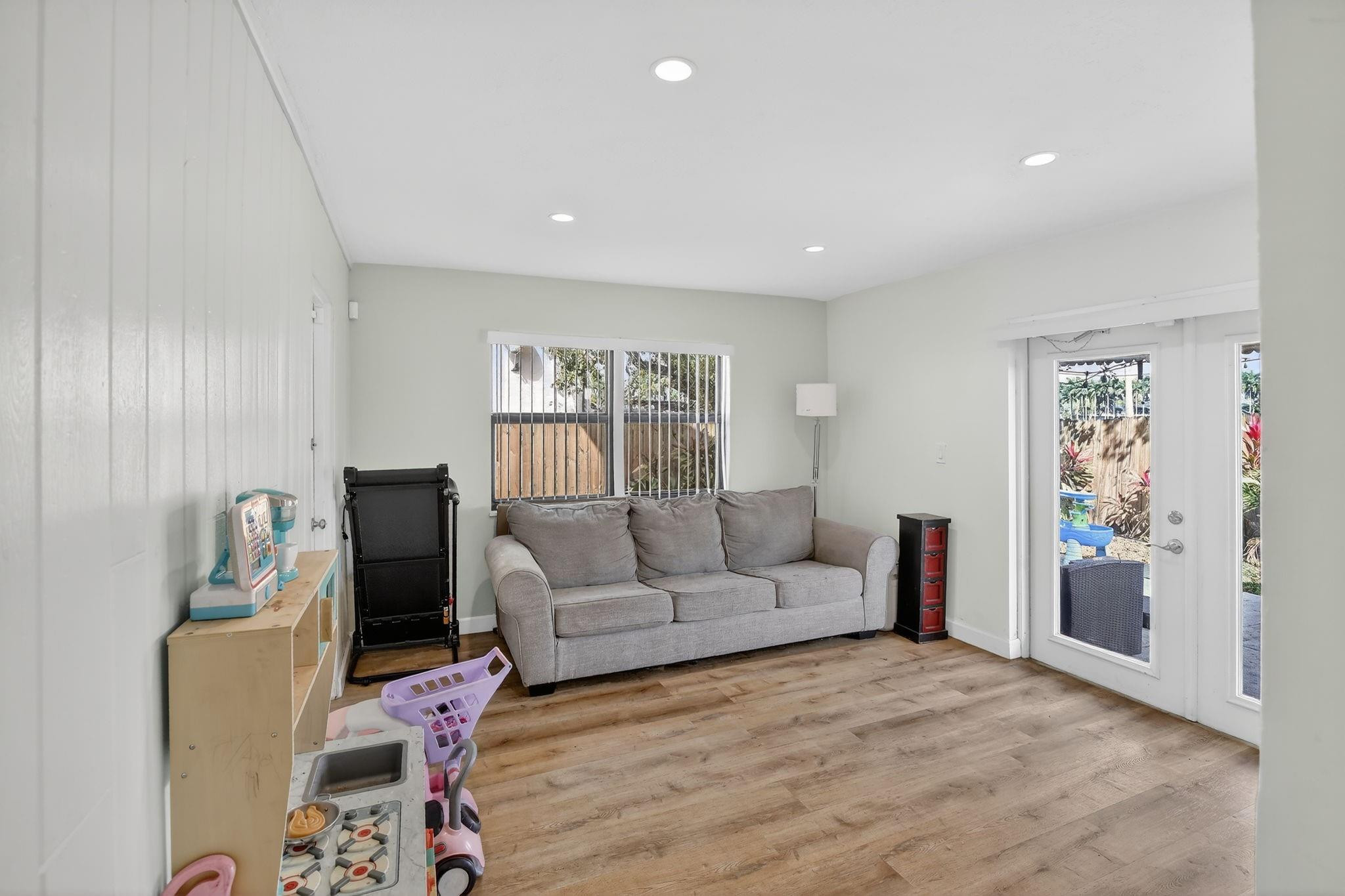 Briar Estates 90-5 B - Residential