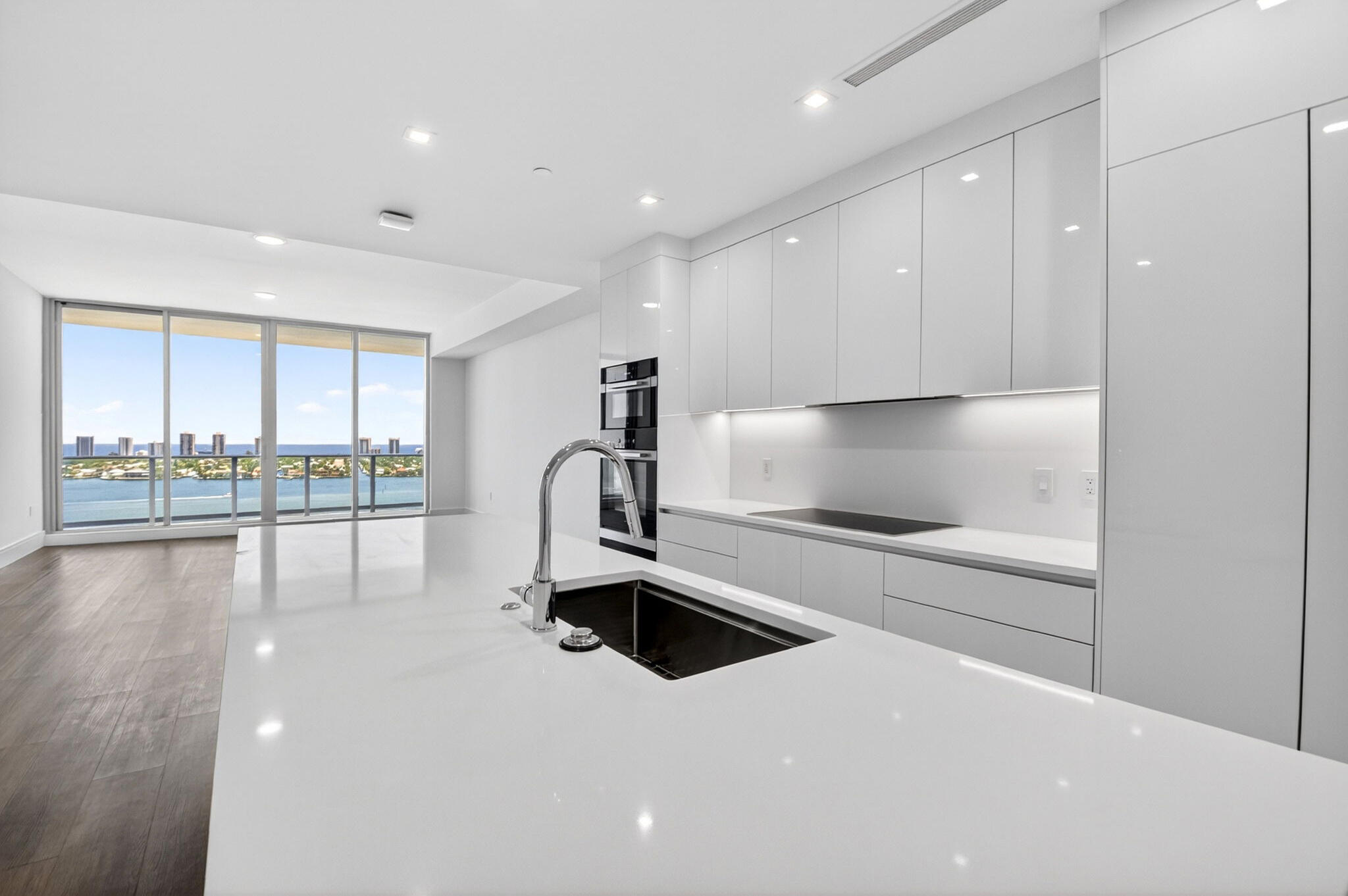 NAUTILUS 220 - Residential Lease