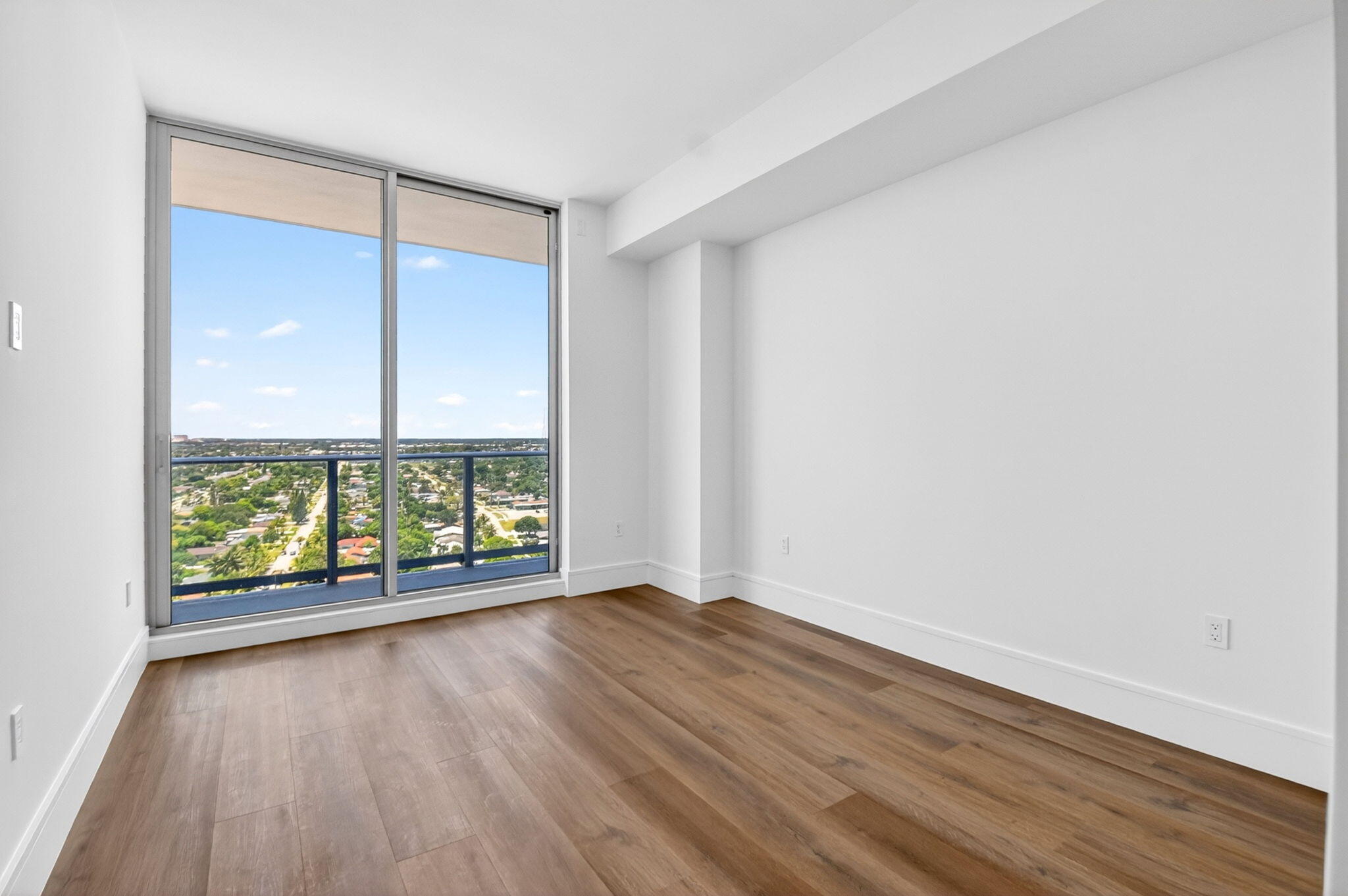 NAUTILUS 220 - Residential Lease