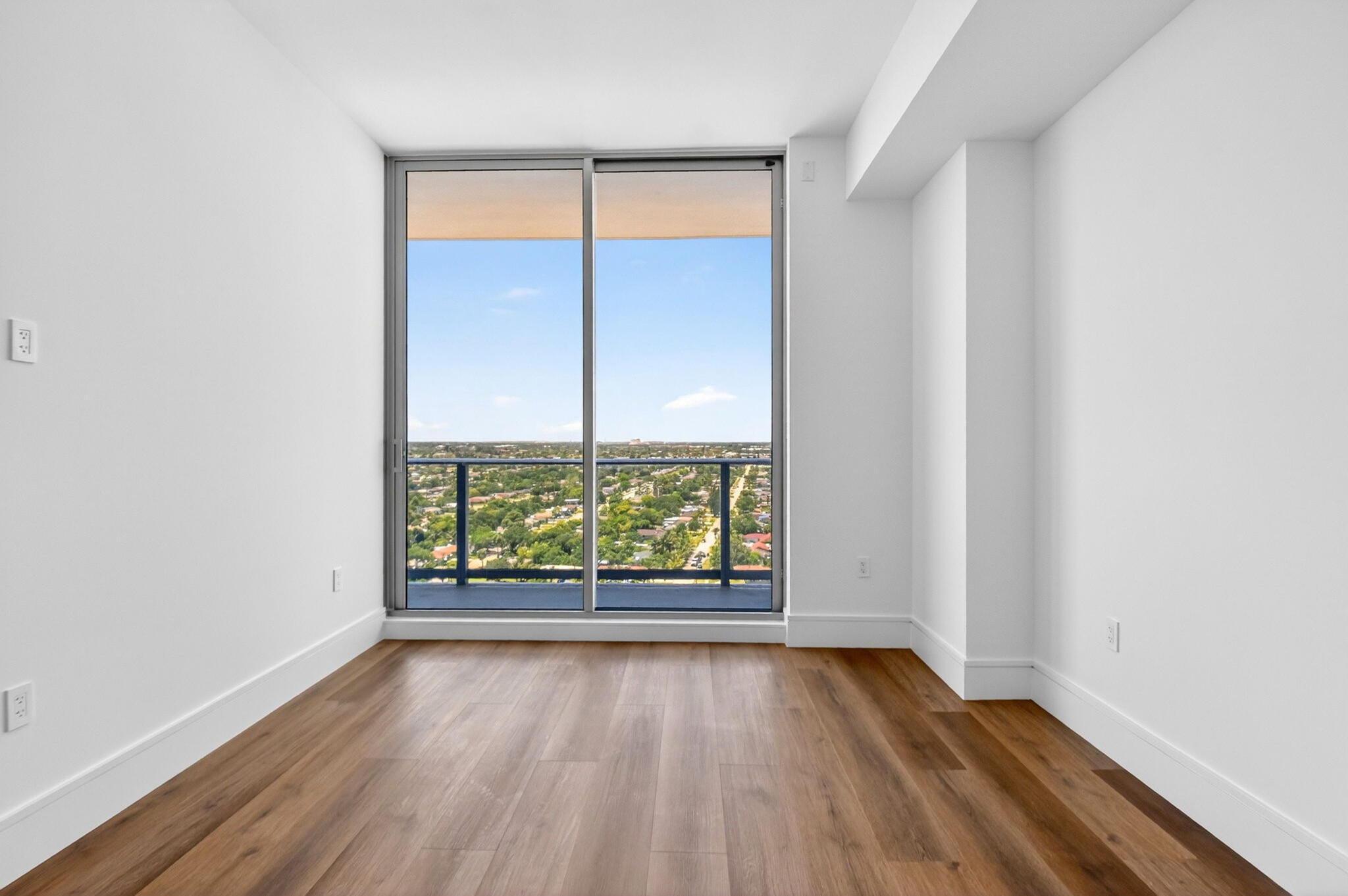 NAUTILUS 220 - Residential Lease