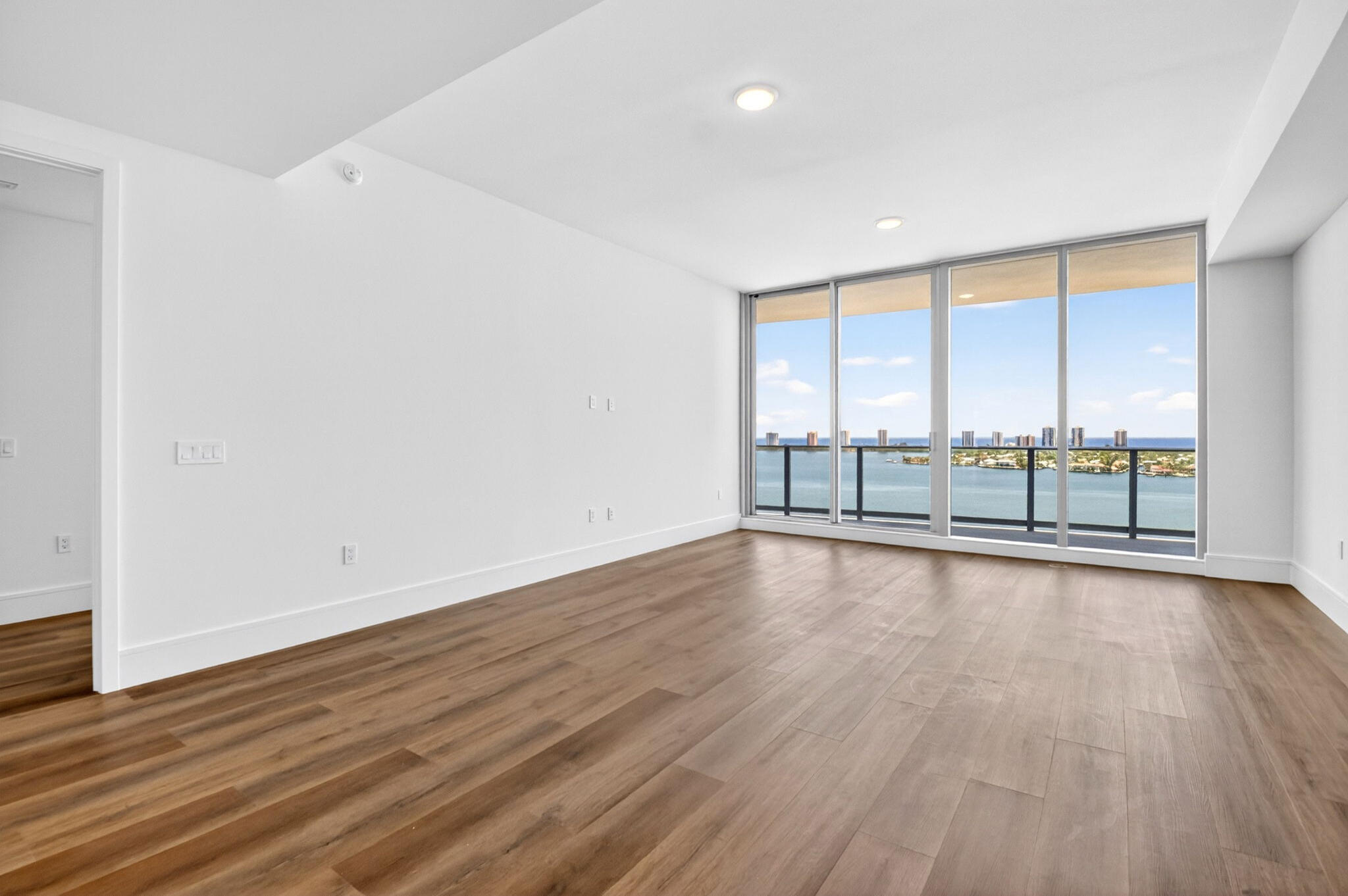 NAUTILUS 220 - Residential Lease