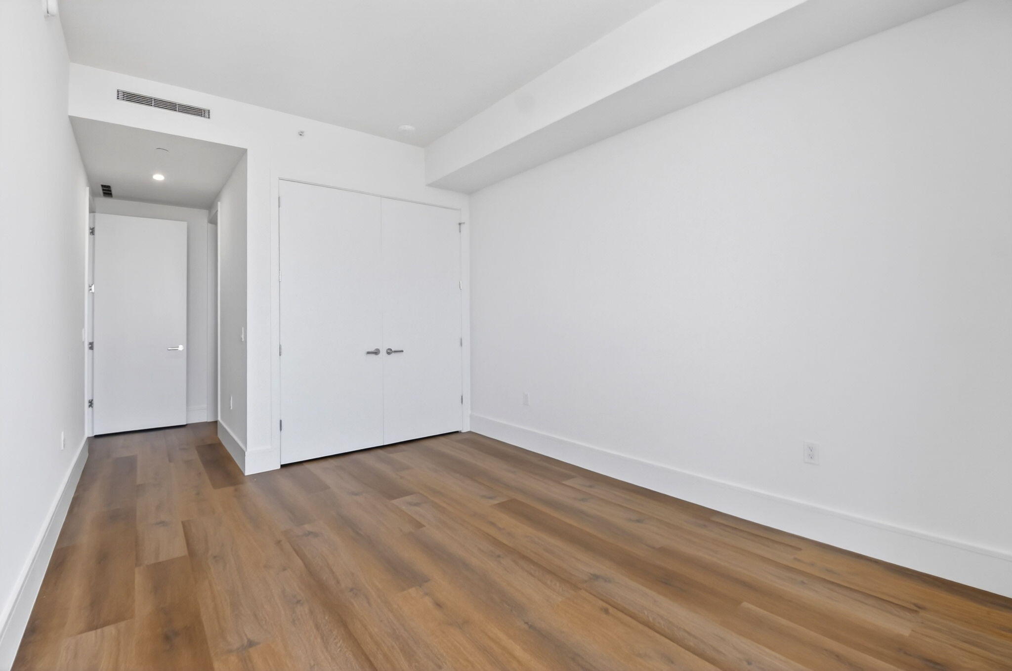 NAUTILUS 220 - Residential Lease