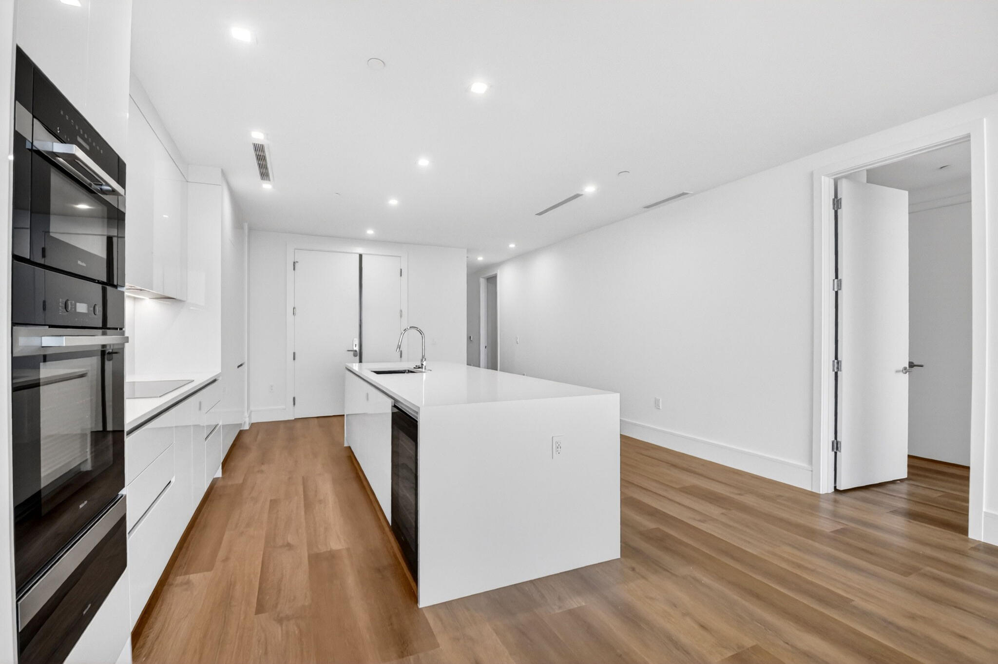 NAUTILUS 220 - Residential Lease