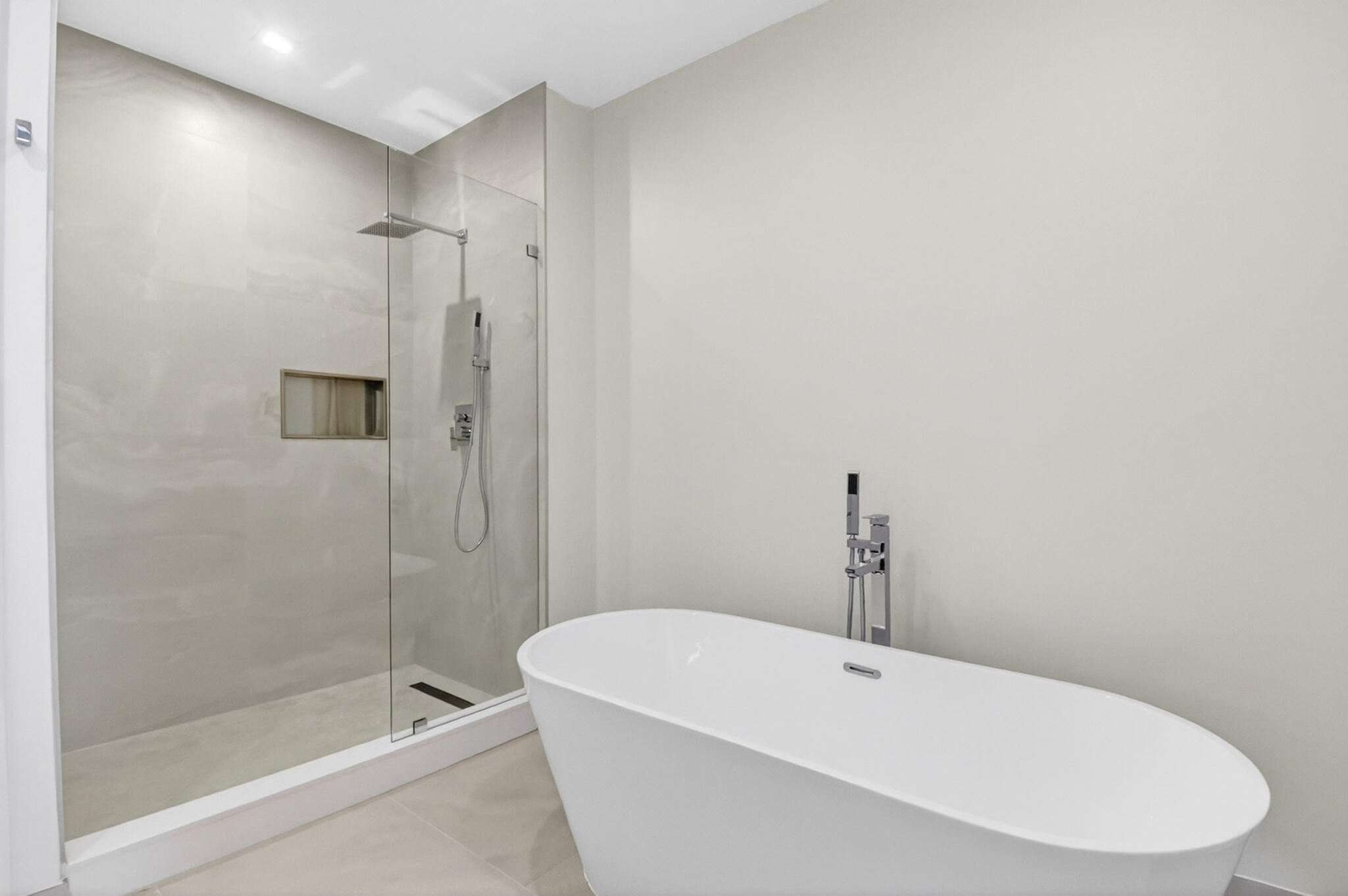 NAUTILUS 220 - Residential Lease