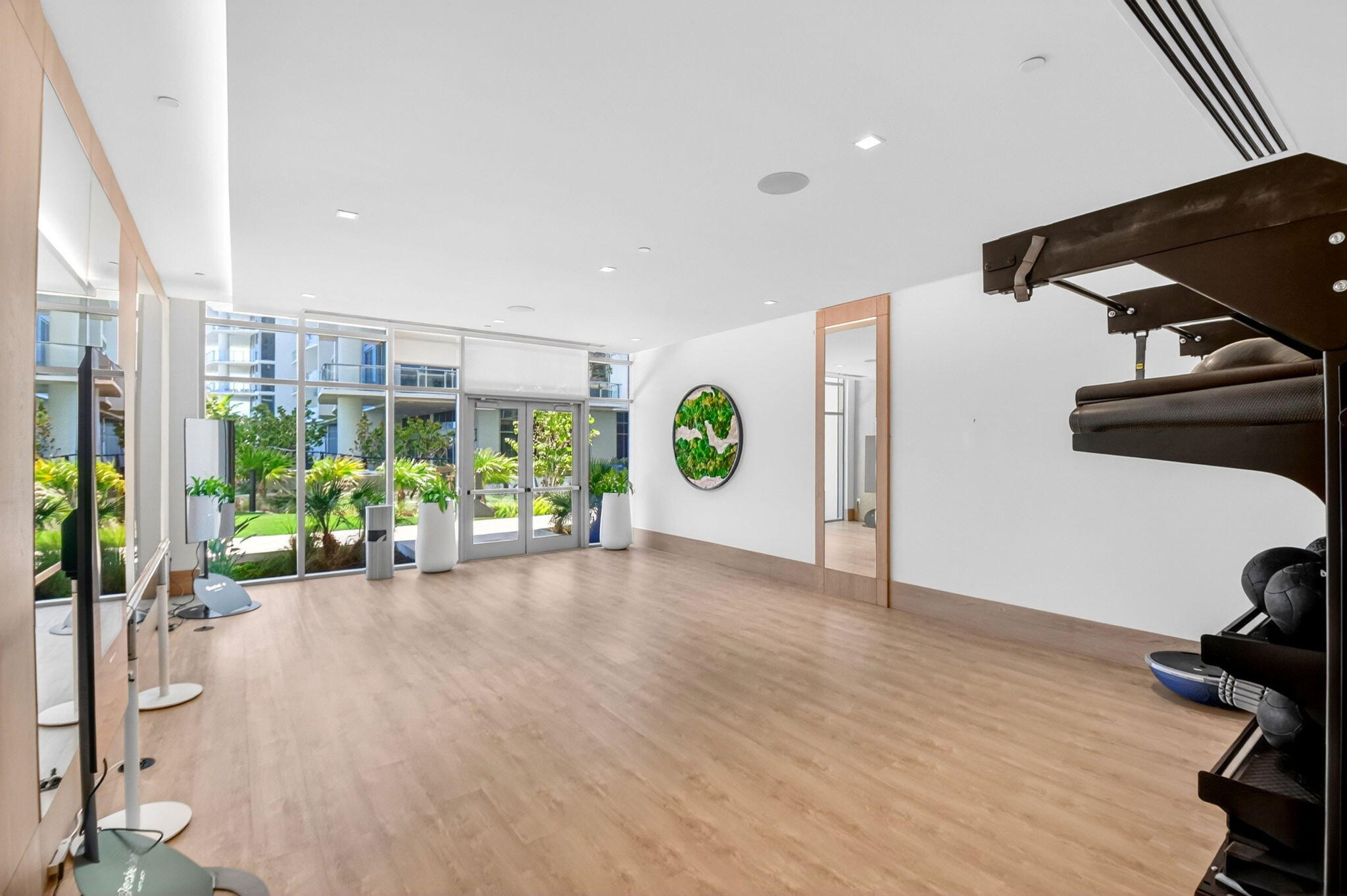 NAUTILUS 220 - Residential Lease