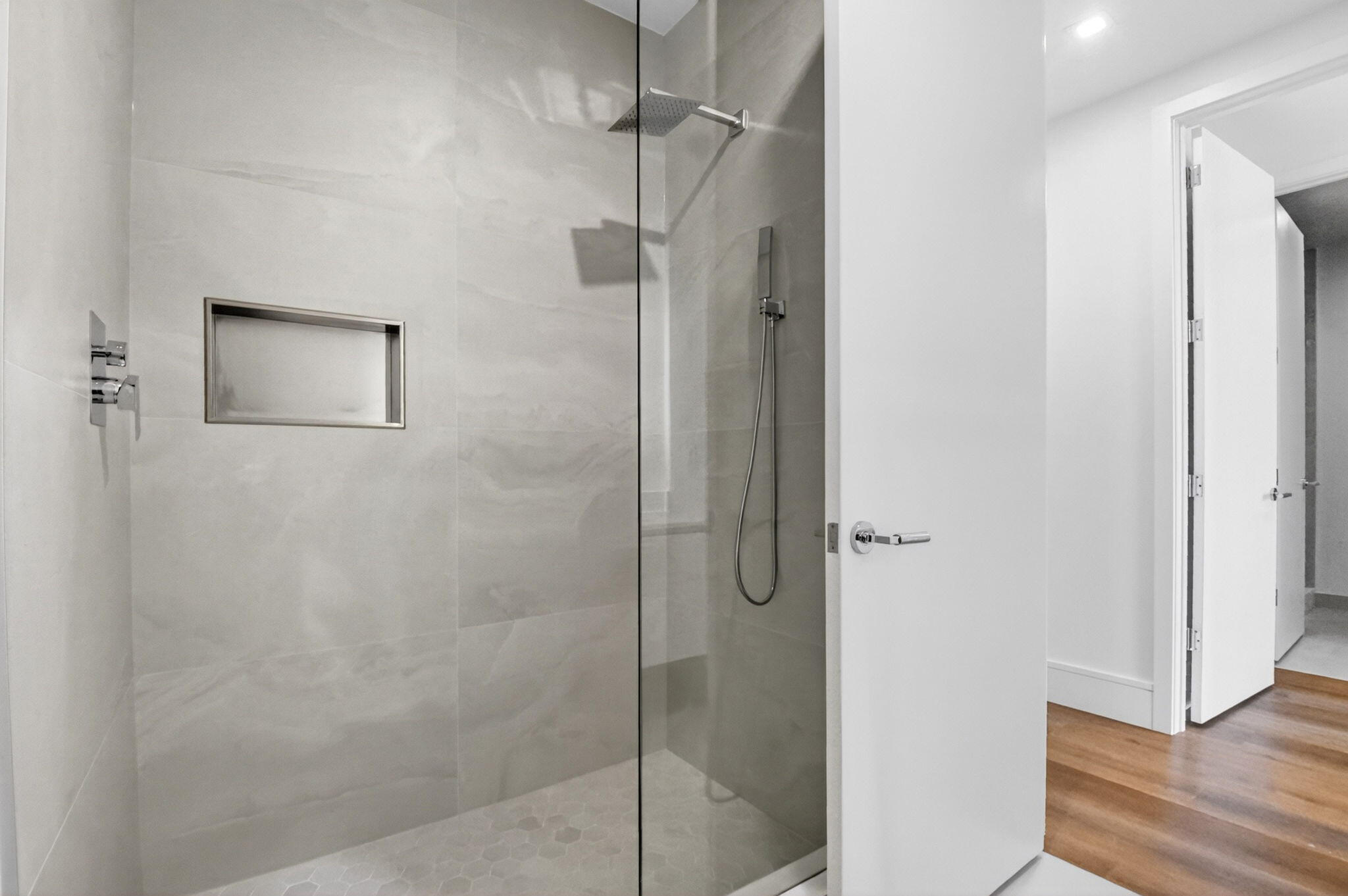 NAUTILUS 220 - Residential Lease