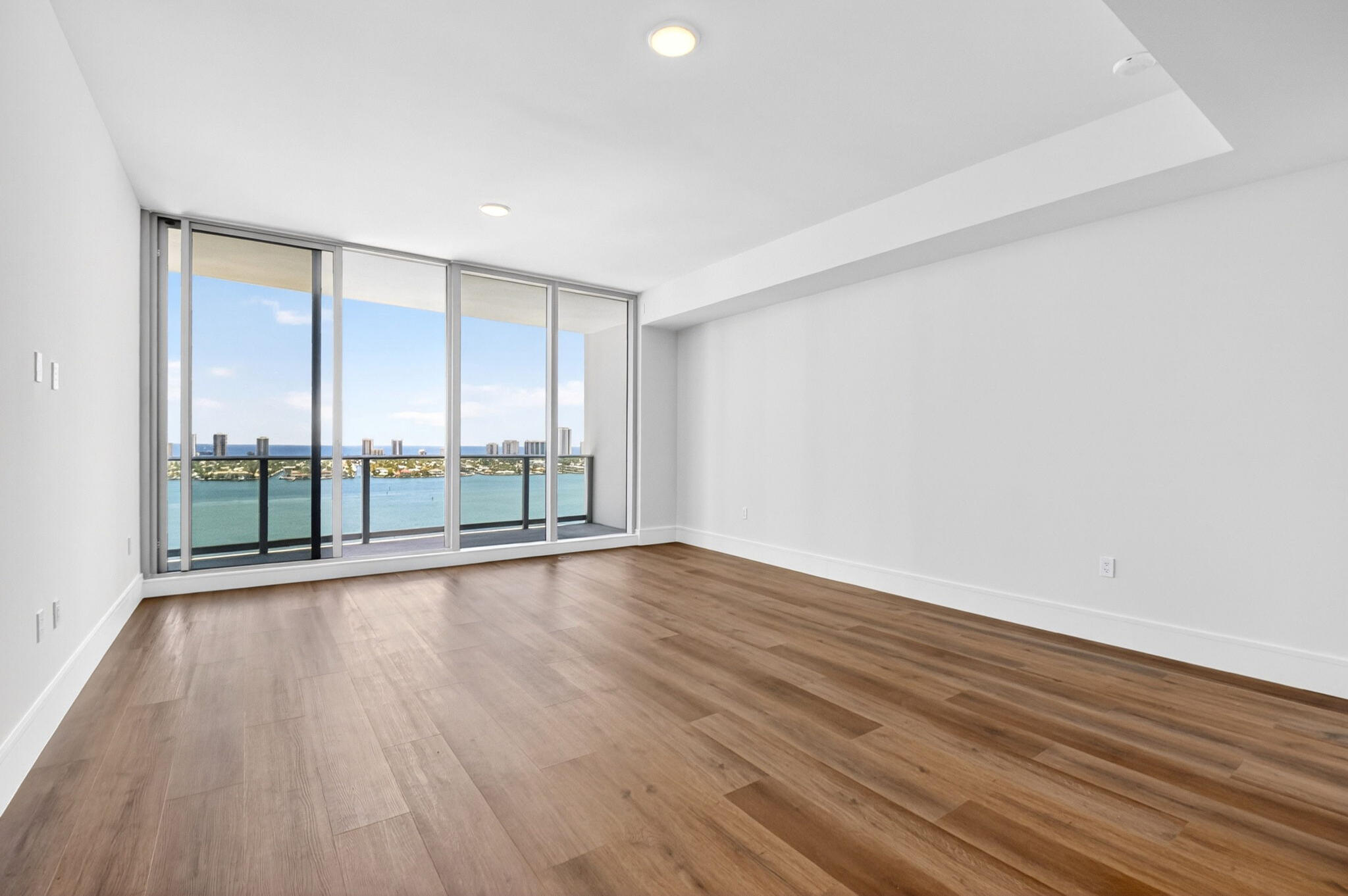 NAUTILUS 220 - Residential Lease